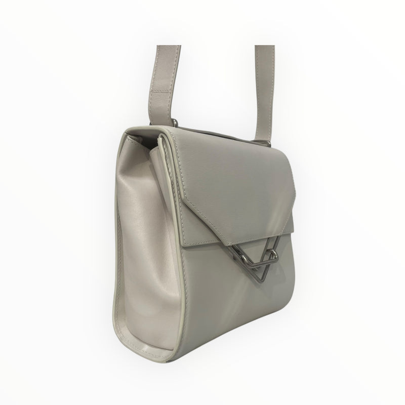BOTTEGA VENETA/Cross Body Bag/Leather/WHT/metal opening