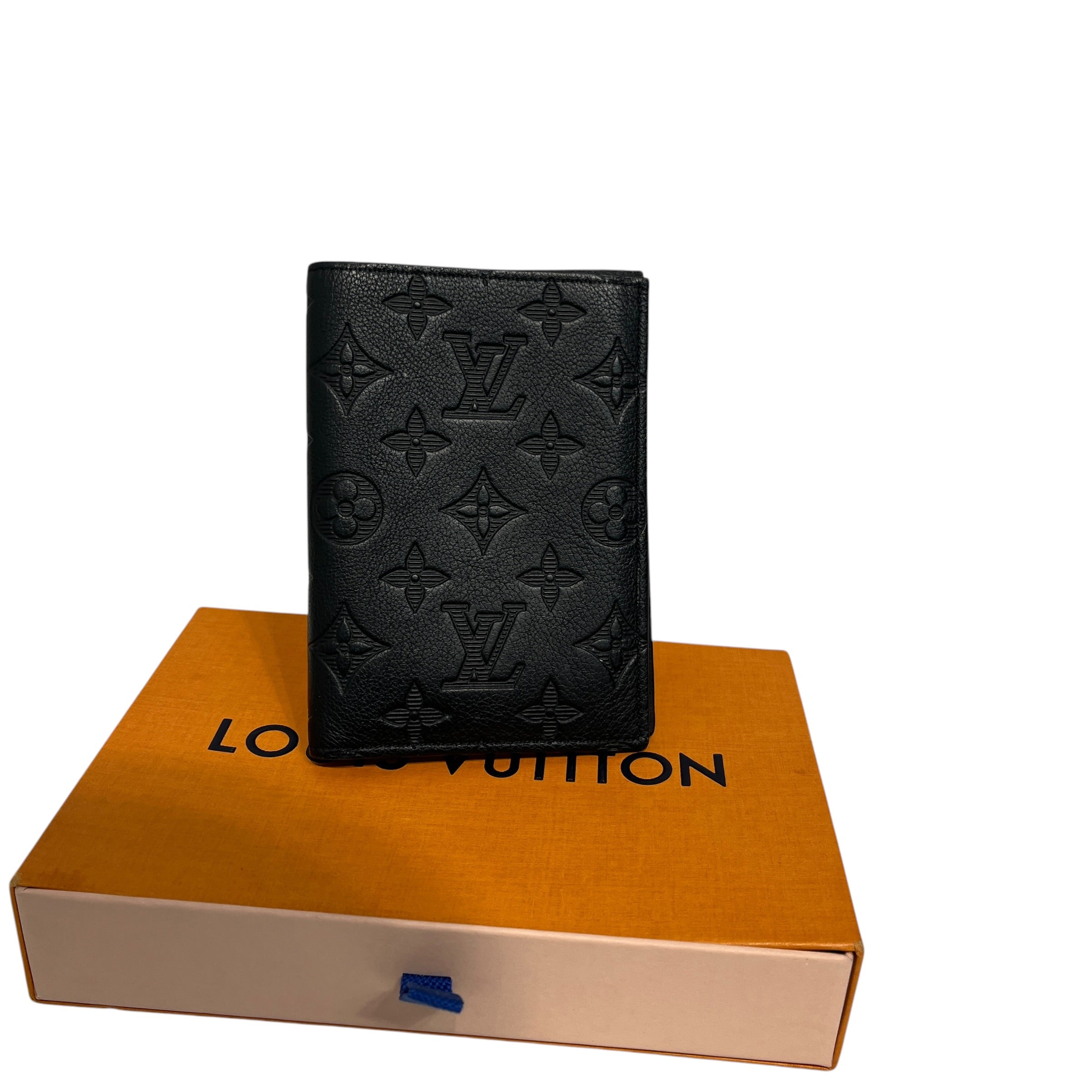 LOUIS VUITTON/Pass Case/Leather/BLK/L's/Embossed passport holder view 2