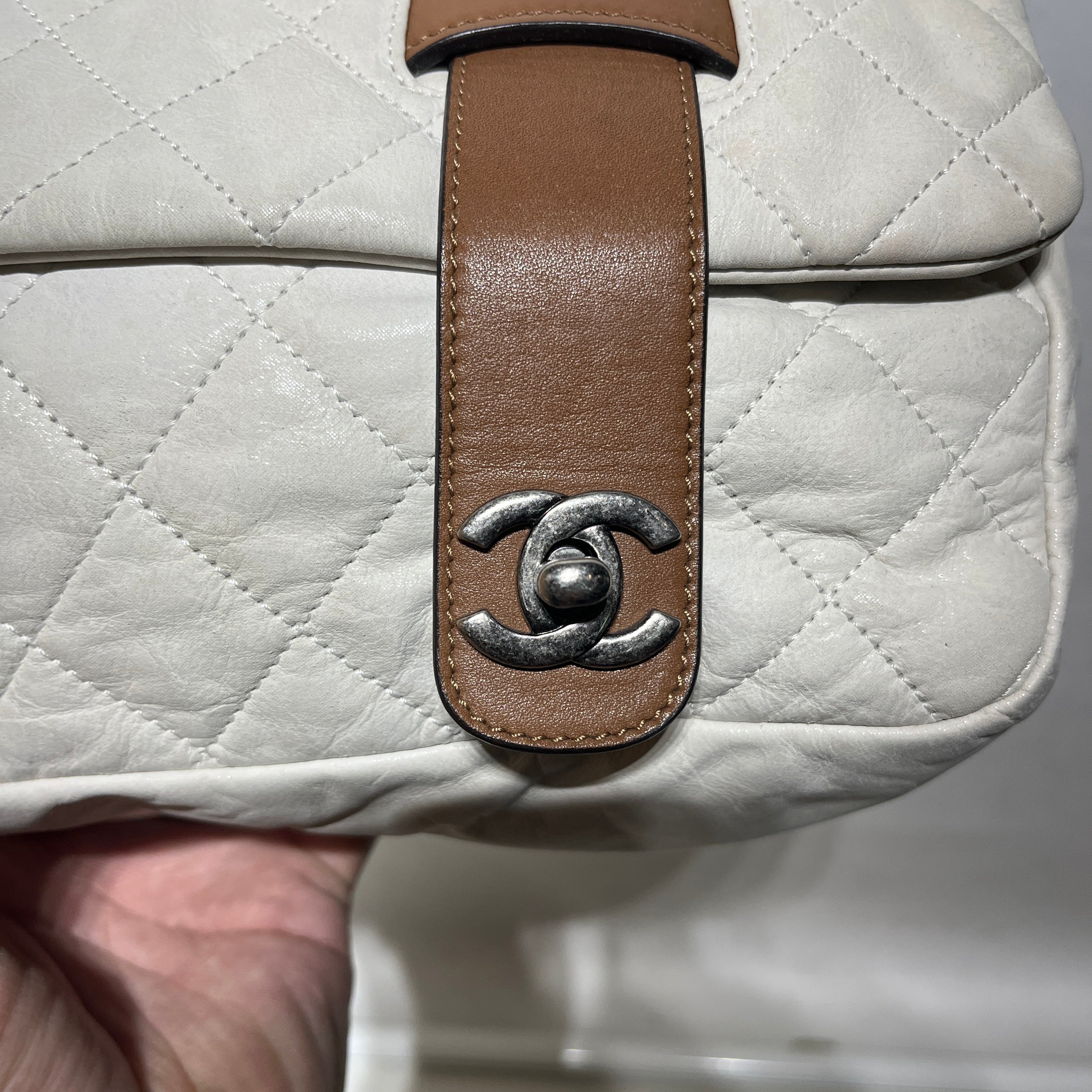 CHANEL/Cross Body Bag/Leather/CRM/QUILTED DOUBLE TWIST LOCK view 9