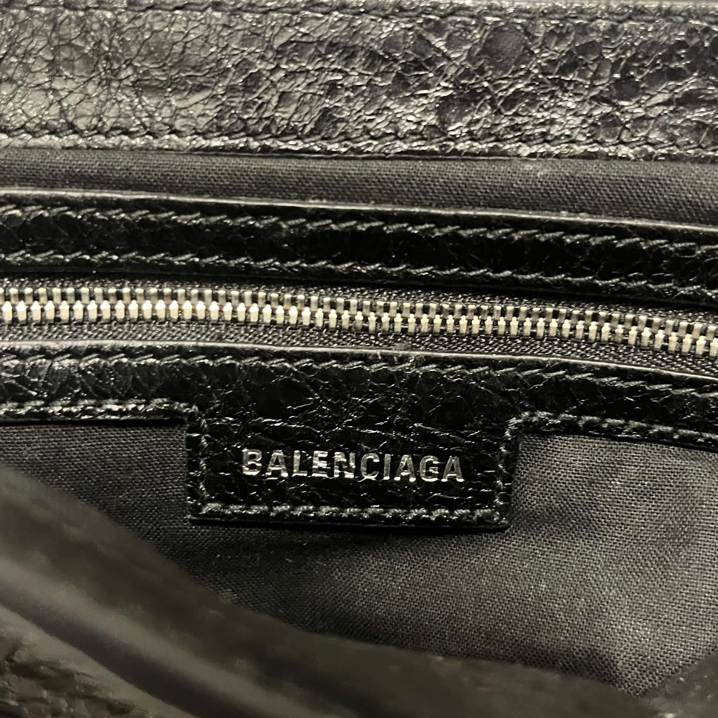 BALENCIAGA/Cross Body Bag/Leather/BLK/pierced view 8