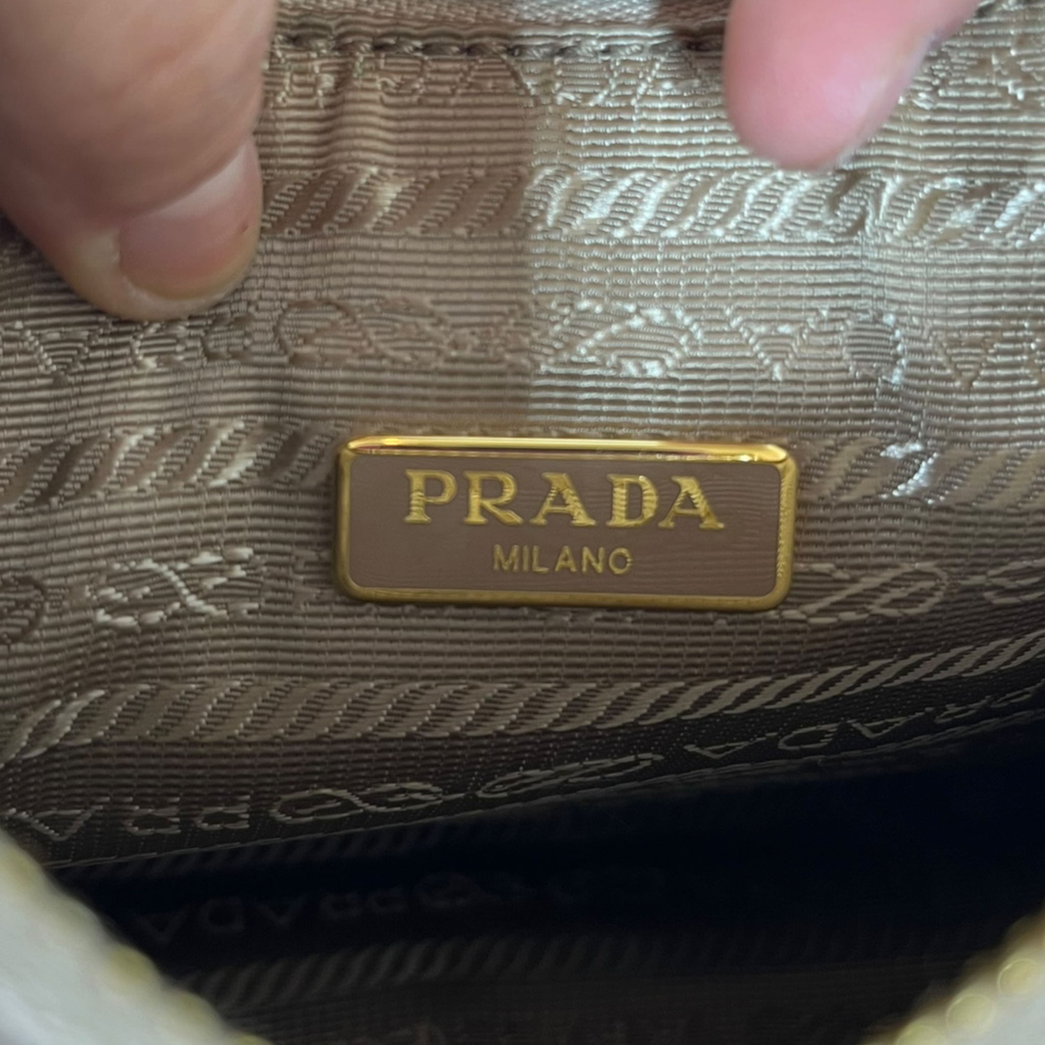 PRADA/Cross Body Bag/Leather/BEG/2005 Re-Edition Saffiano view 4