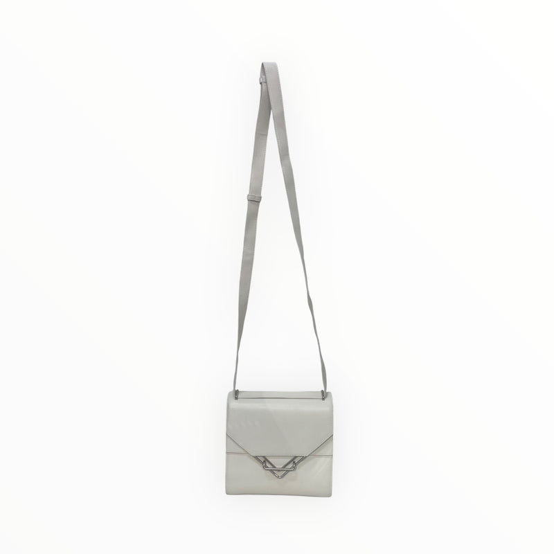 BOTTEGA VENETA/Cross Body Bag/Leather/WHT/metal opening