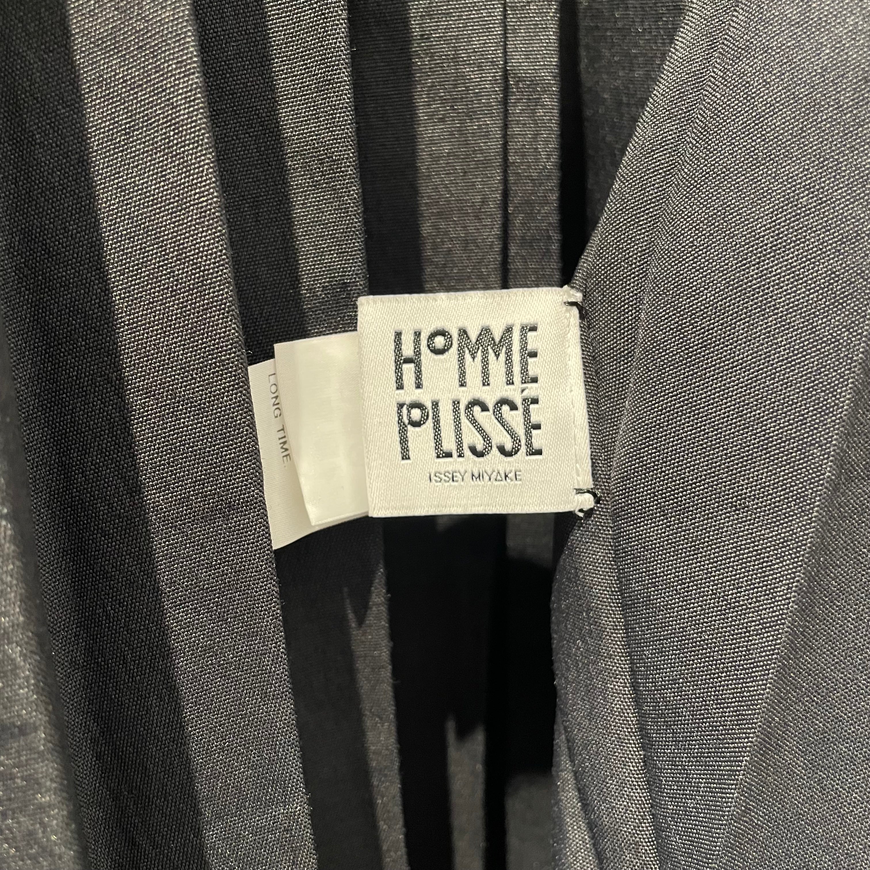 HOMME PLISSE ISSEY MIYAKE/Trench Coat/1/Polyester/BLK/PLEATED & HIGH COLLAR COAT view 3