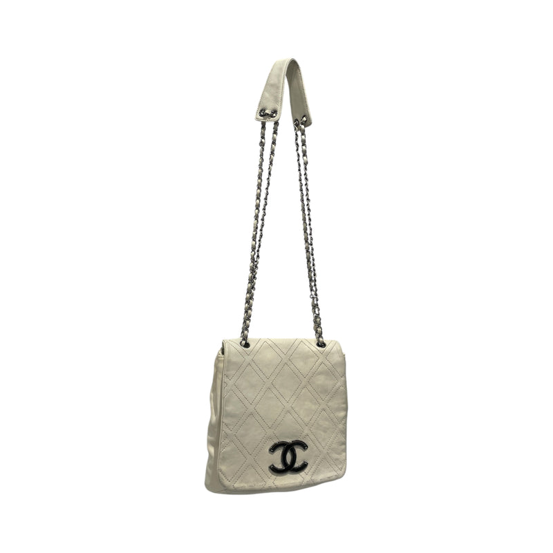 CHANEL/Cross Body Bag/Leather/WHT/CLASSIC FLAP
