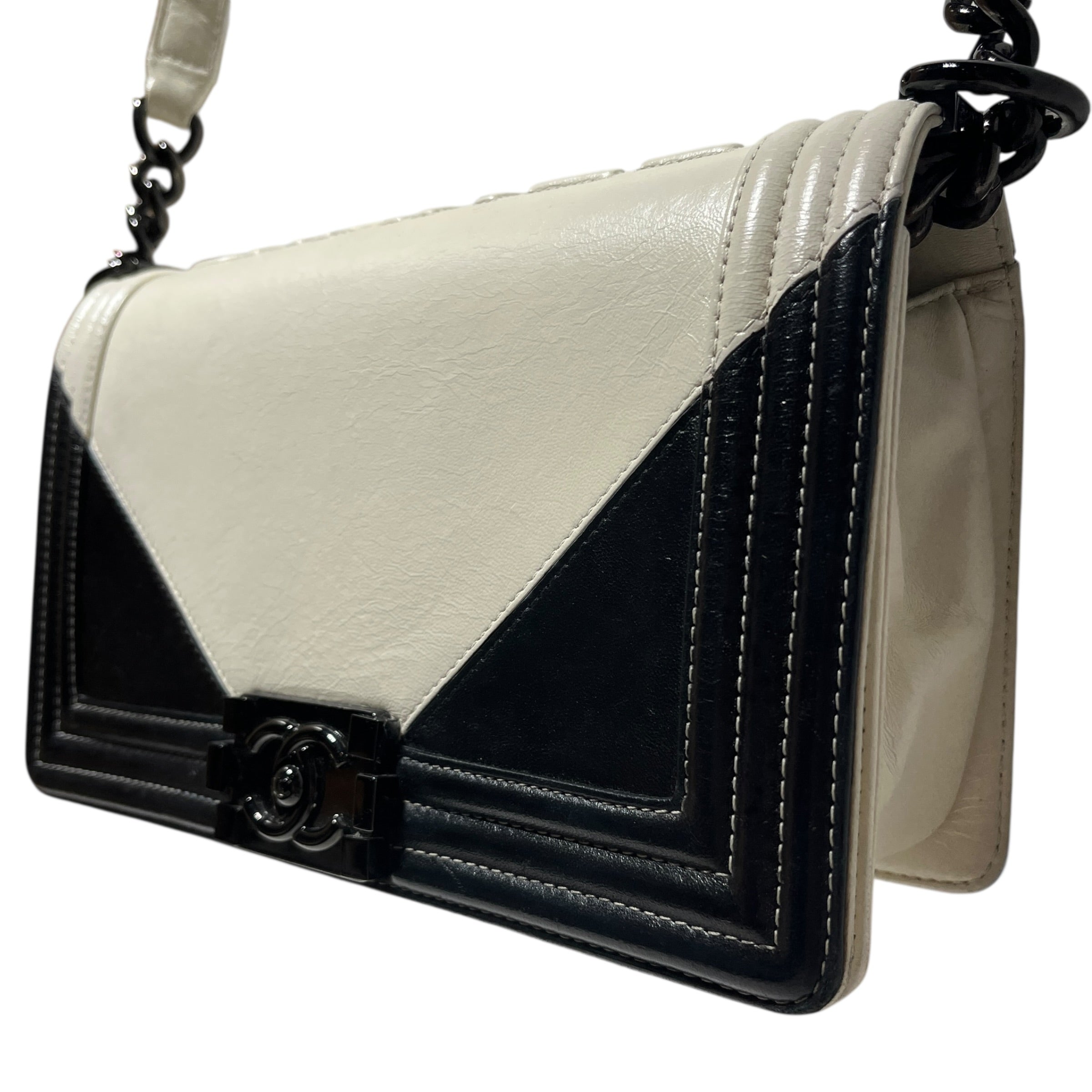 CHANEL/Cross Body Bag/Leather/WHT/GEOMETRIC BOY BAG view 2