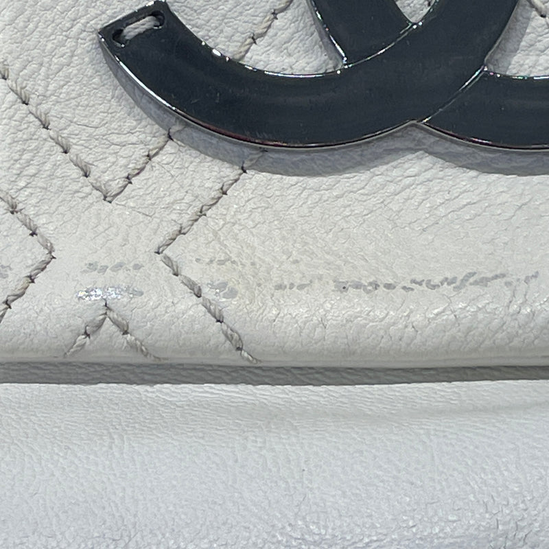 CHANEL/Cross Body Bag/Leather/WHT/CLASSIC FLAP