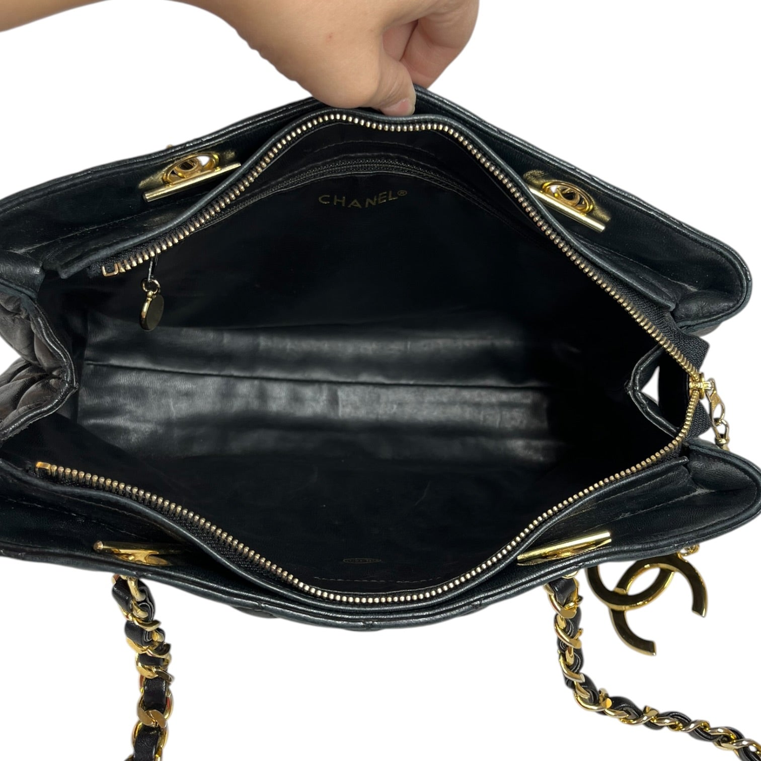 CHANEL/Cross Body Bag/Leather/BLK/QUILTED GOLD BRAIDED CHAIN view 6