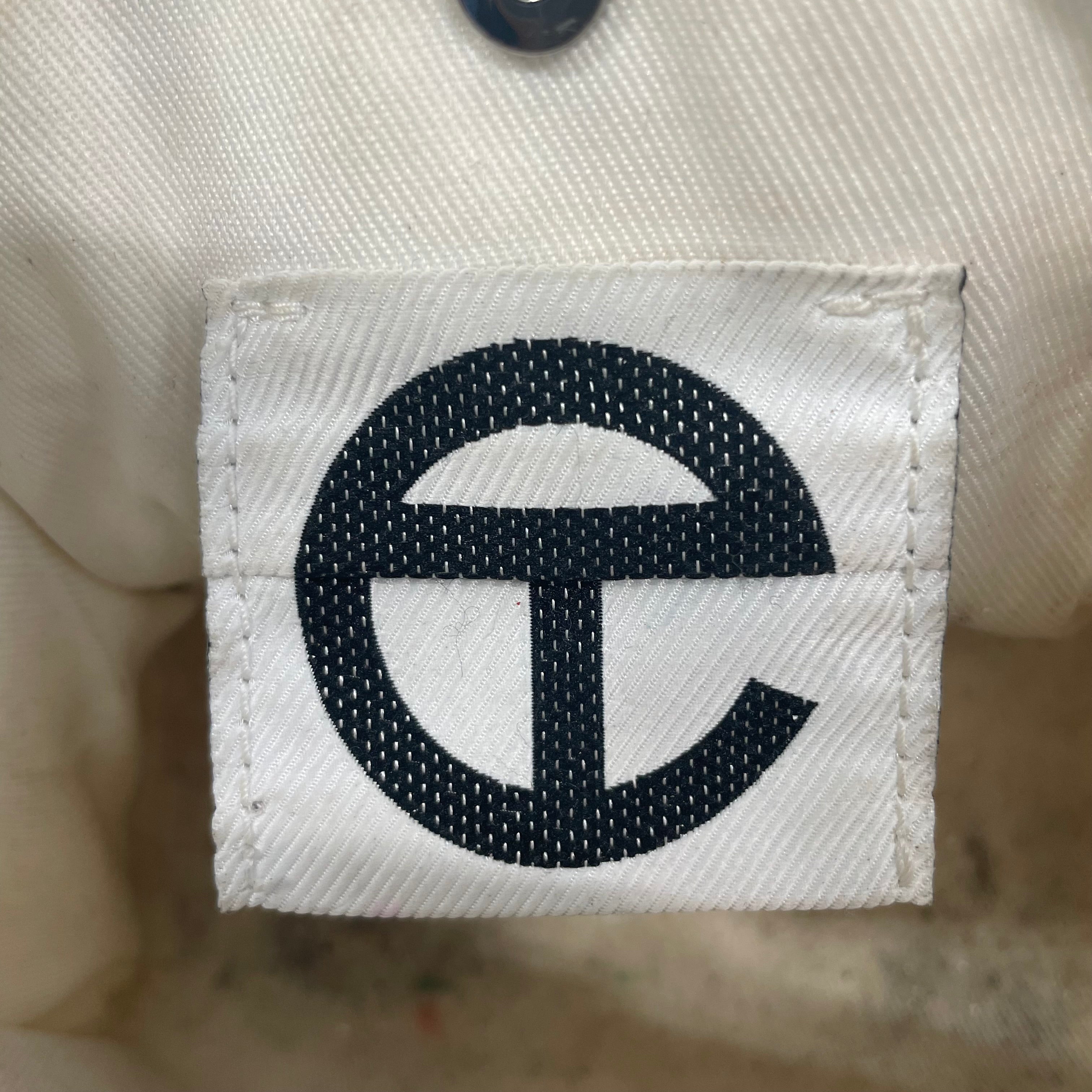 Telfar/Bag/WHT/whte smll bg with telf logo view 3