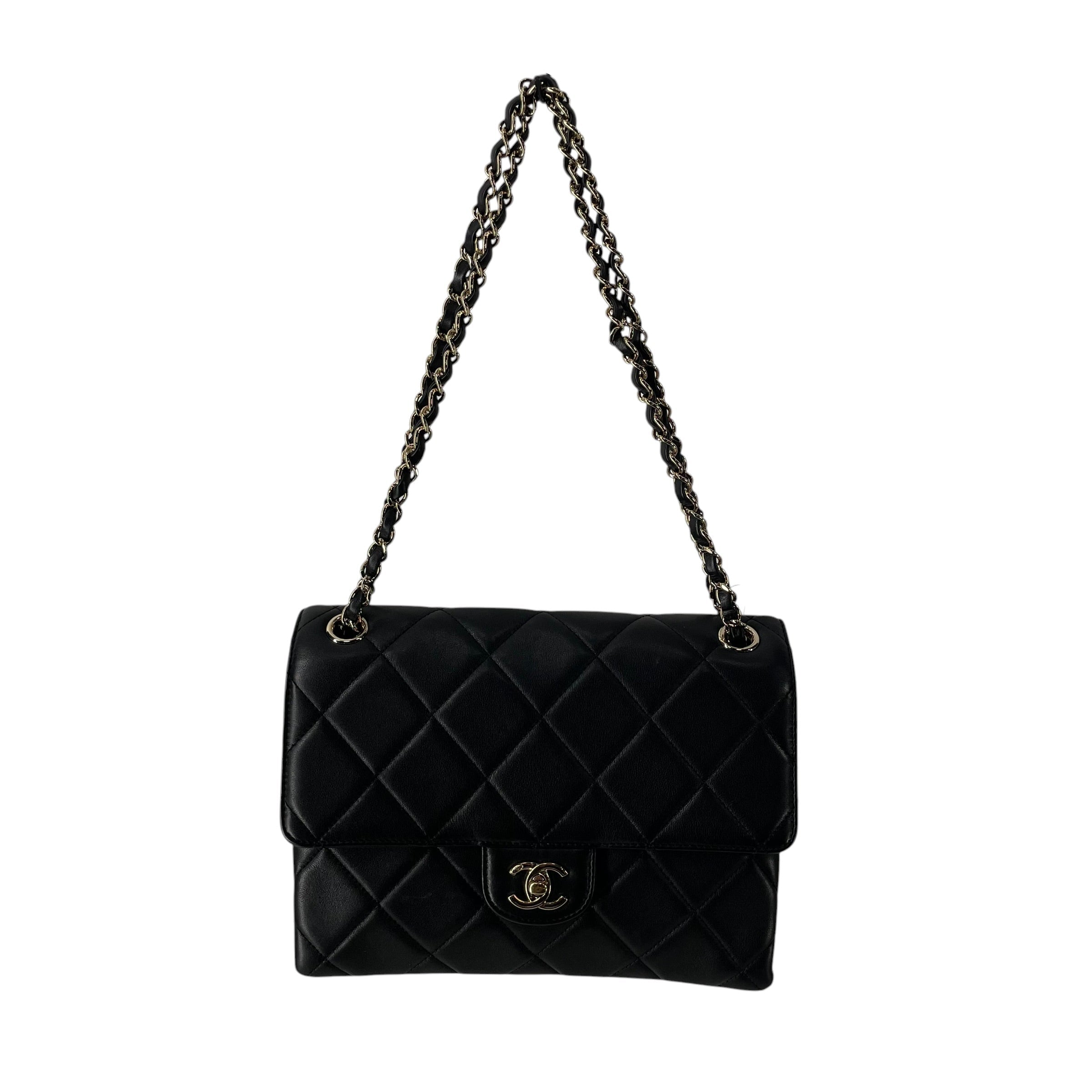 CHANEL/Cross Body Bag/Leather/BLK/GLD HRDWR 31245069 view 1