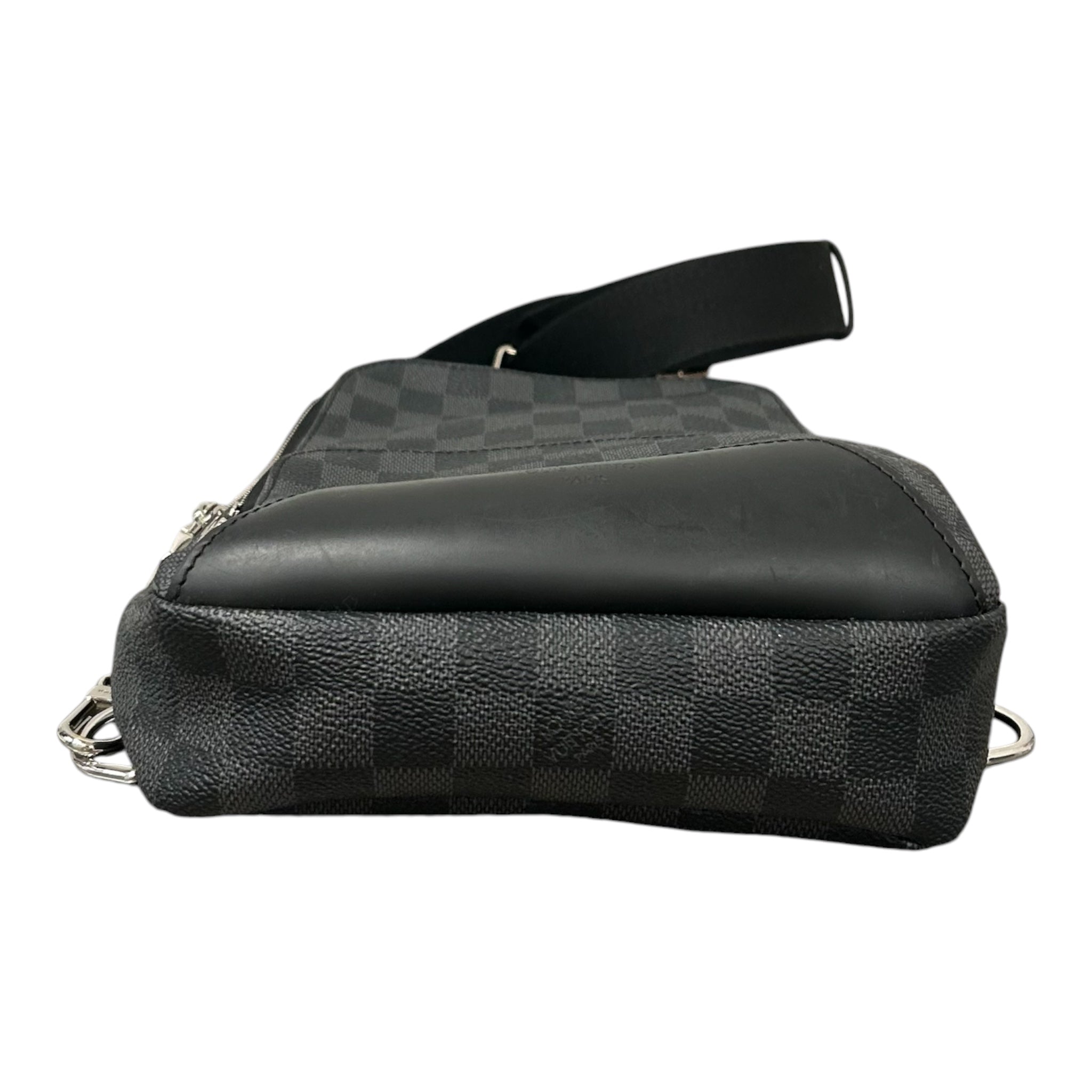 LOUIS VUITTON/Bag/Monogram/Leather/GRY/AVENUE SLING view 3