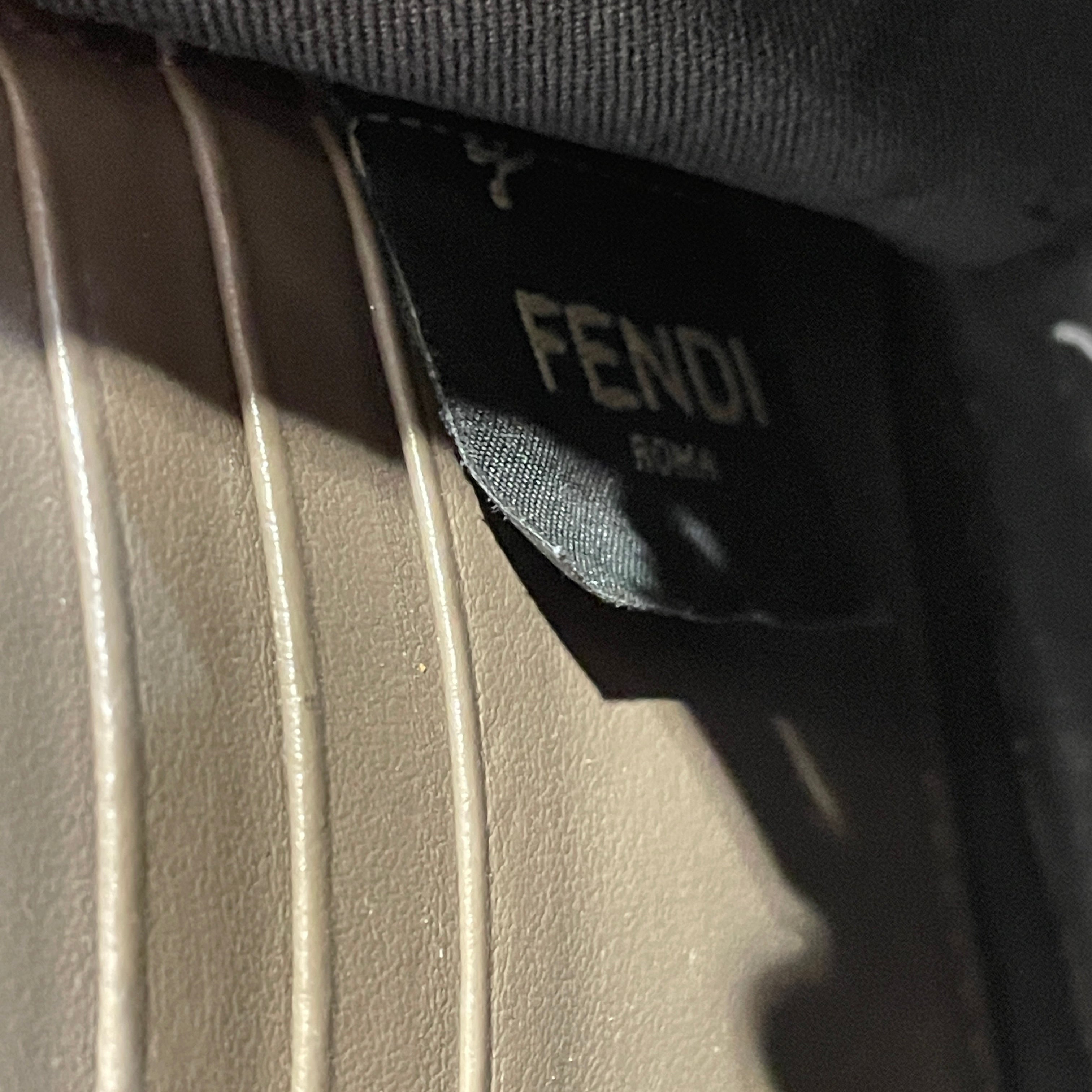 FENDI/Cross Body Bag/Leather/KHK/OBS006AAYZ2193260 view 4