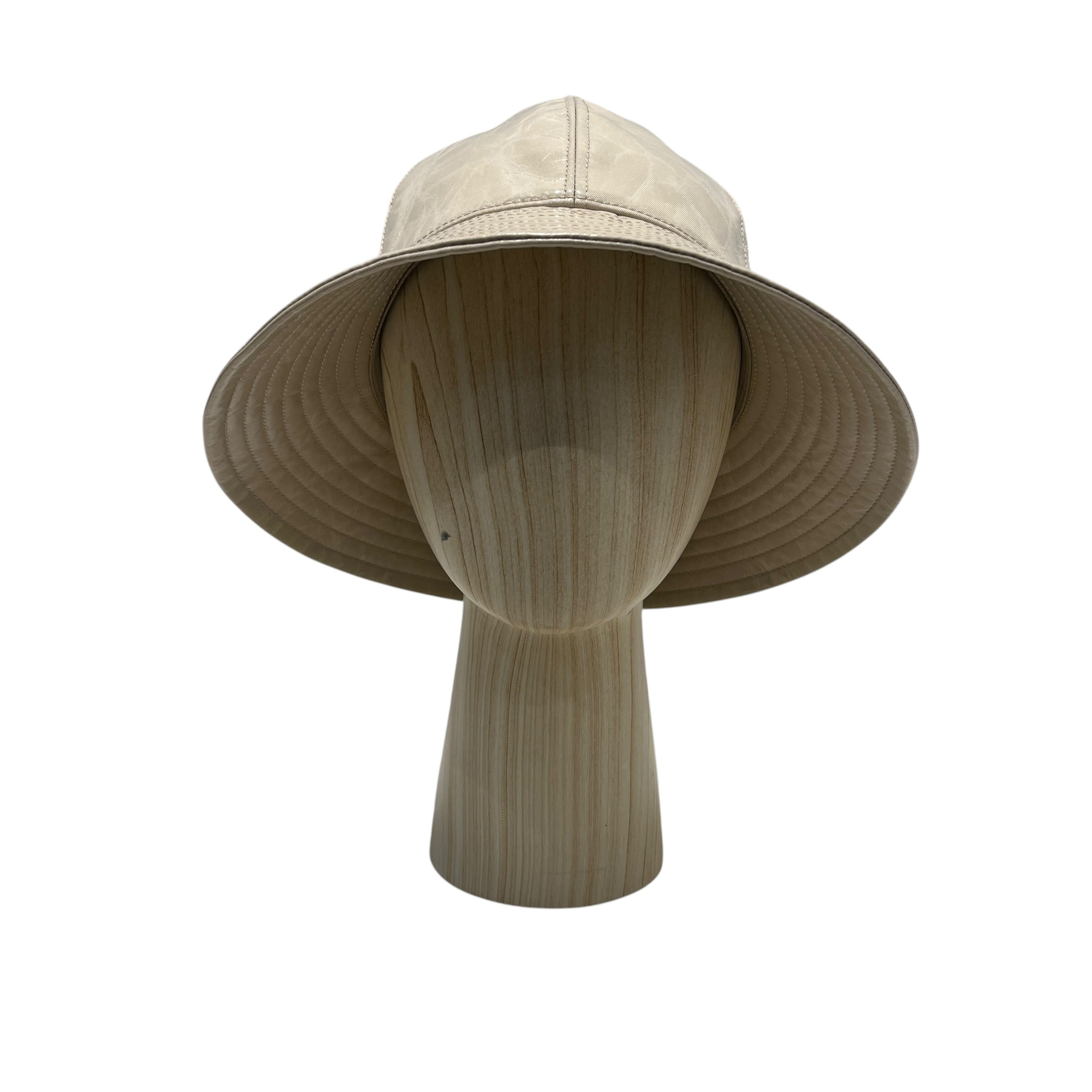 BURBERRY LONDON/Bucket Hat/S/Leather/CRM/PATENT LEATHER  GOLD EMBLEM view 1