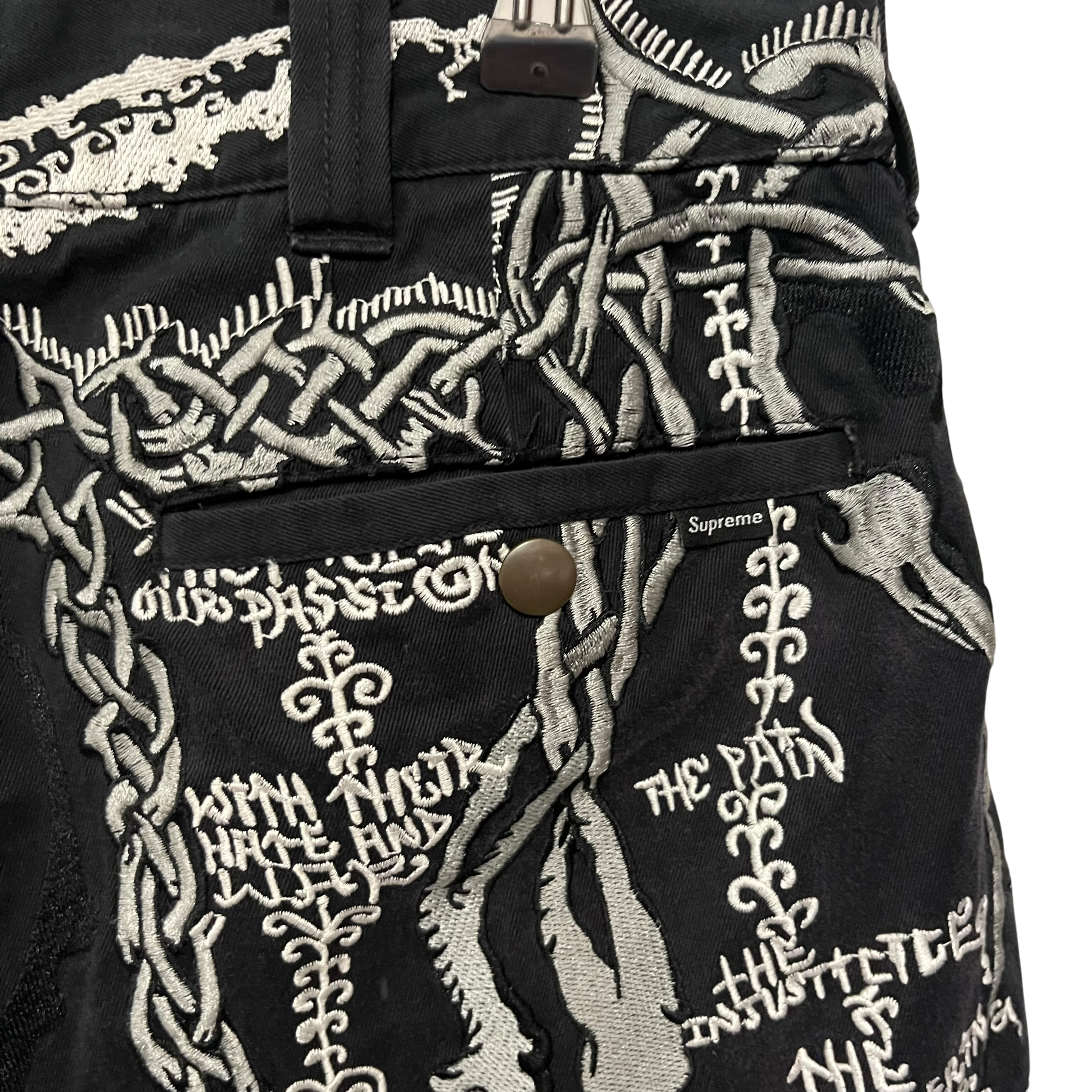 Supreme/Shorts/32/Cotton/BLK/All Over Print/wombat embroidered view 3