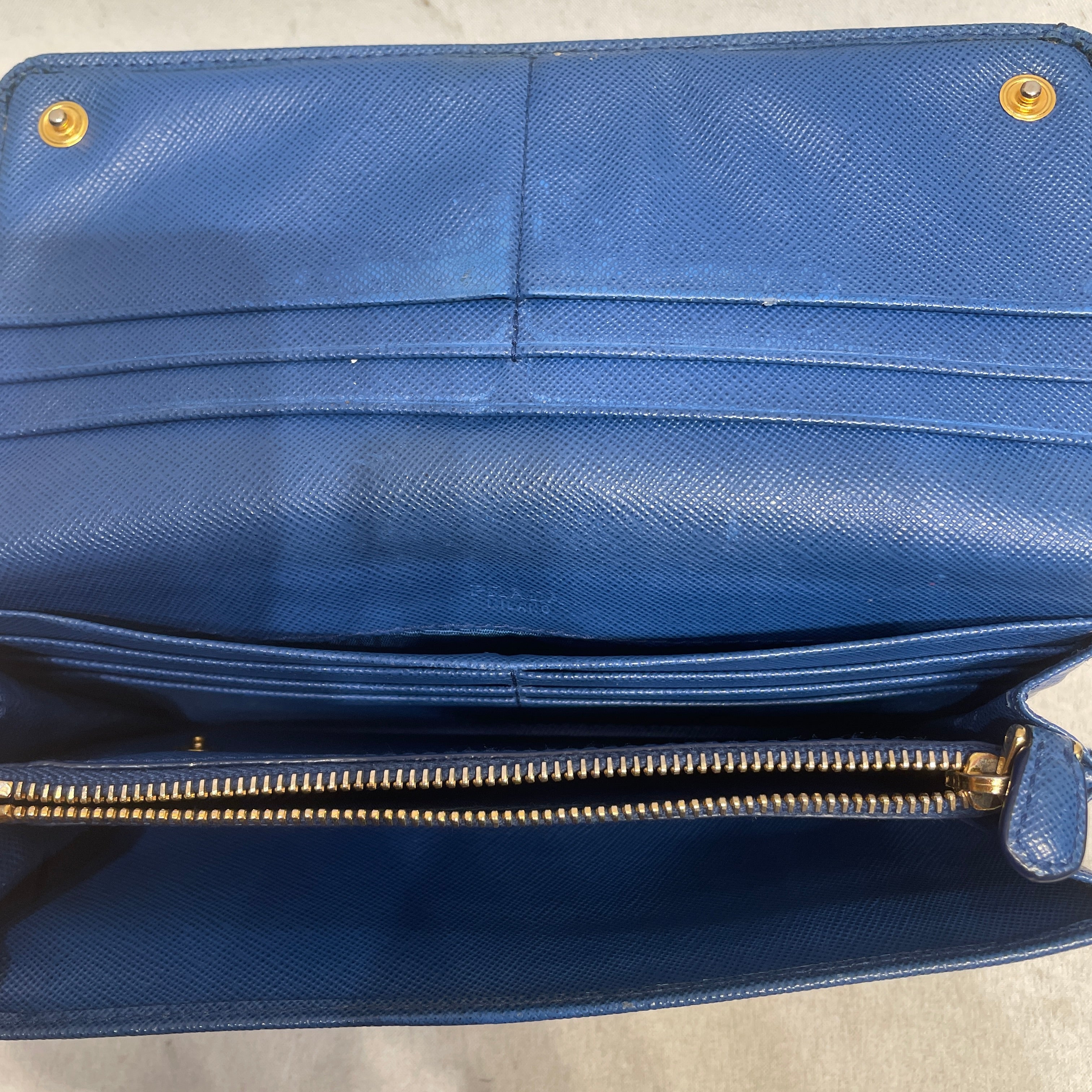 PRADA/Long Wallet/Leather/BLU/L's/2 BUTTON CLOSURE view 4