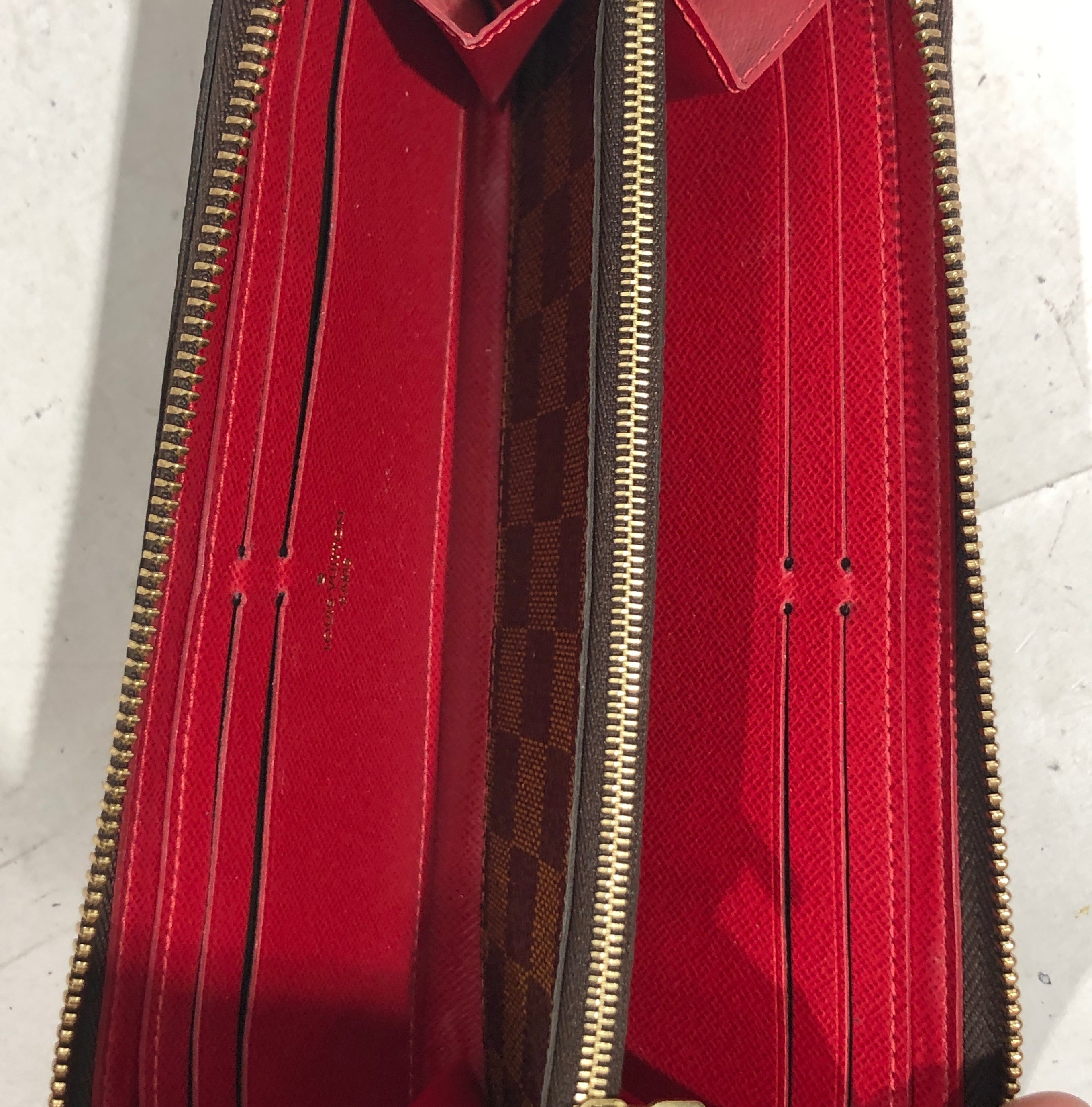 LOUIS VUITTON/Long Wallet/BRW/L's/DAMIER W/ RED INTERIOR view 2