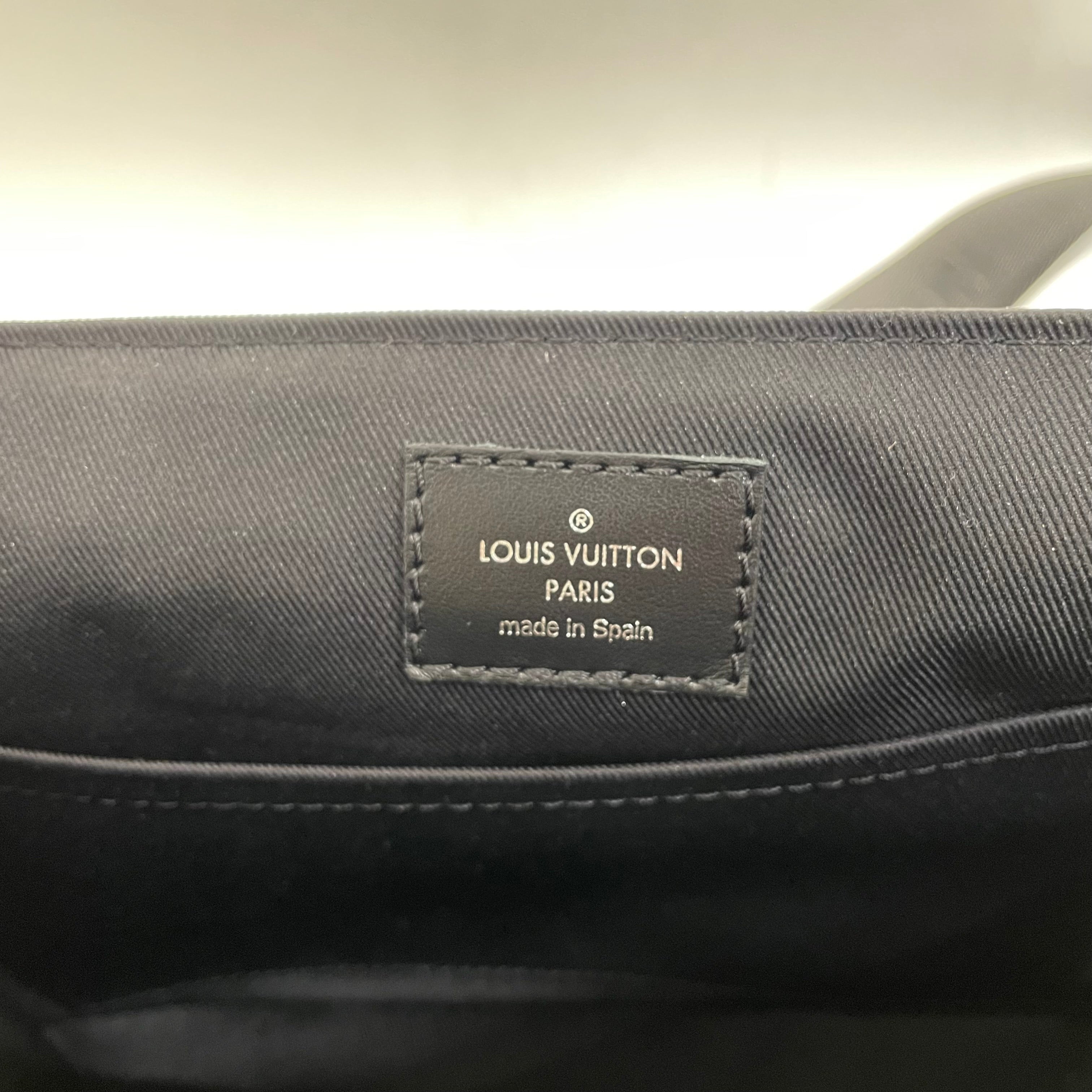 LOUIS VUITTON/Bag/Monogram/Leather/BLK/DISTRICT MESSENGER BAG view 5