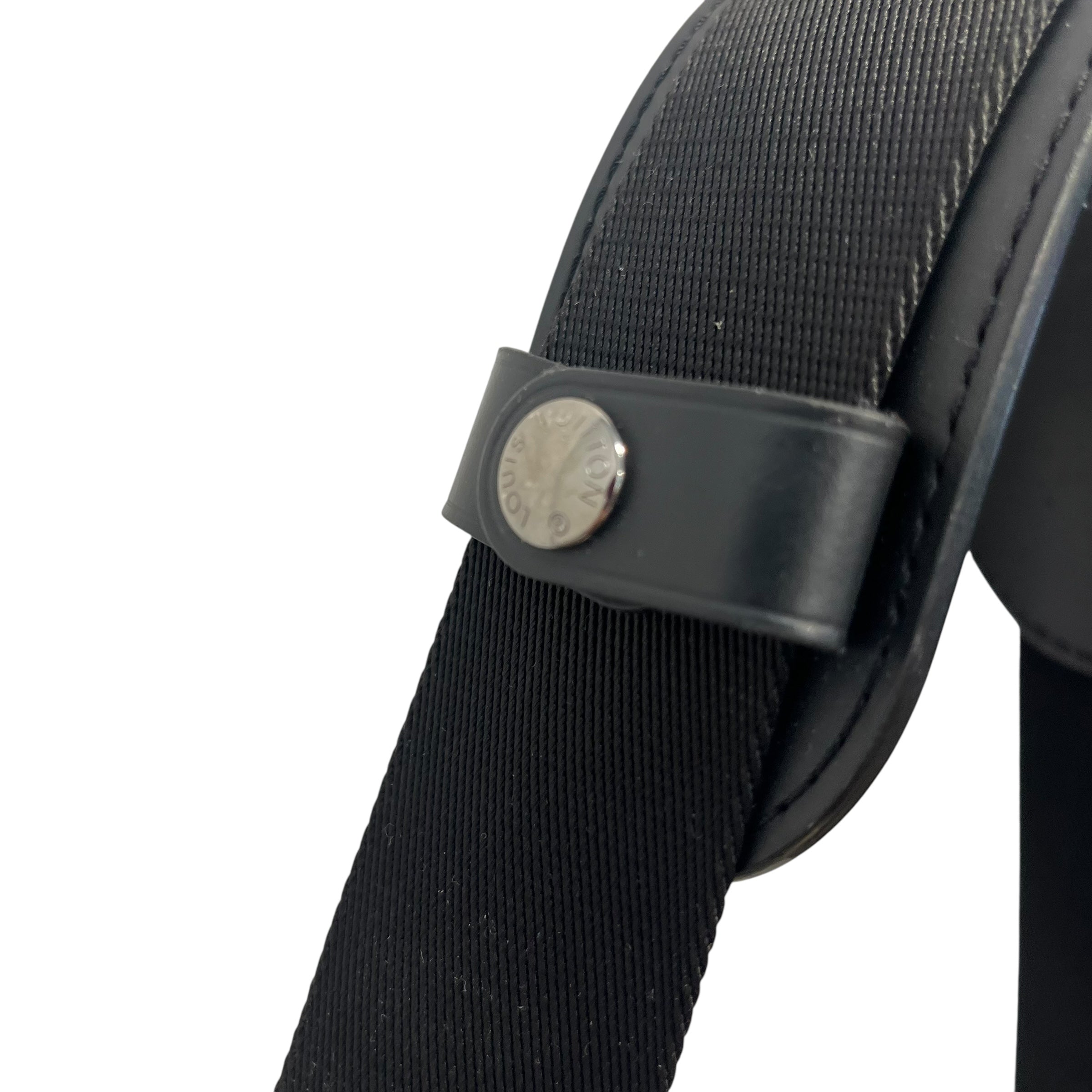LOUIS VUITTON/FRAGMENT/Bag/FREE/Monogram/Leather/BLK/IRIDESCENT HRDWRE MESSENGER view 8