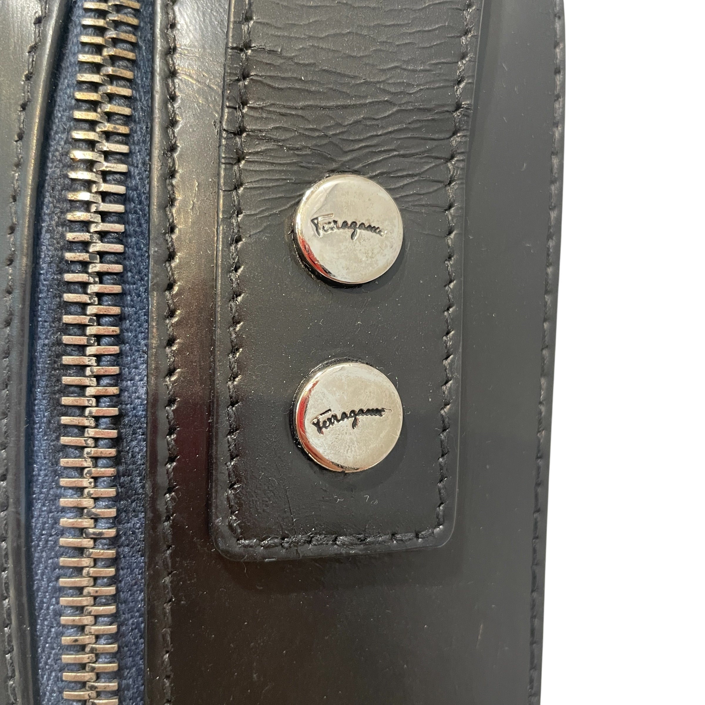 Salvatore Ferragamo/Cross Body Bag/Leather/BLK/Leather Silver Camera Bag view 5