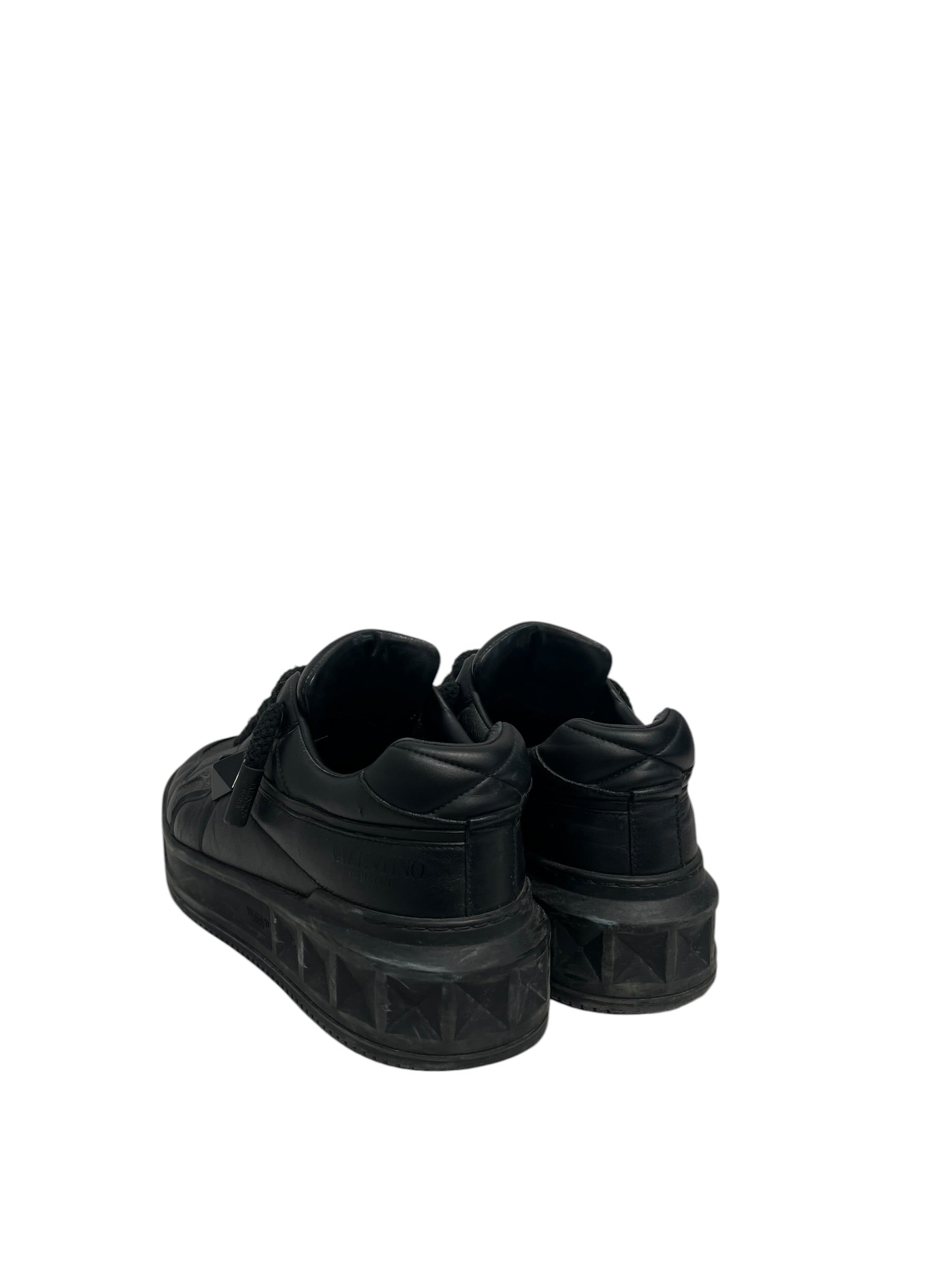 VALENTINO/Low-Sneakers/EU 41.5/Leather/BLK/2 STUDDED SNEAKERS view 2