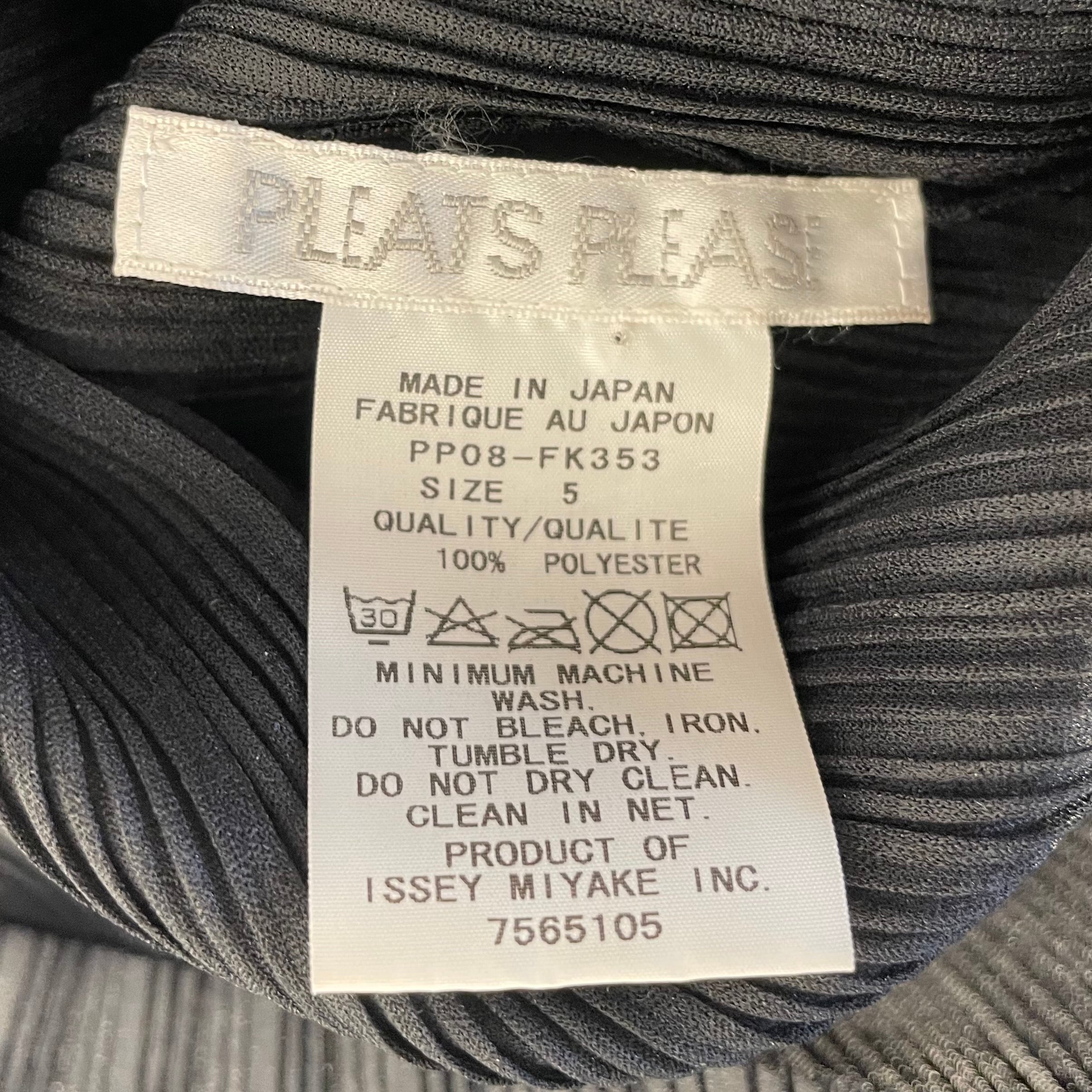 PLEATS PLEASE ISSEY MIYAKE/LS Blouse/5/Polyester/BLK/black with gold accents view 3