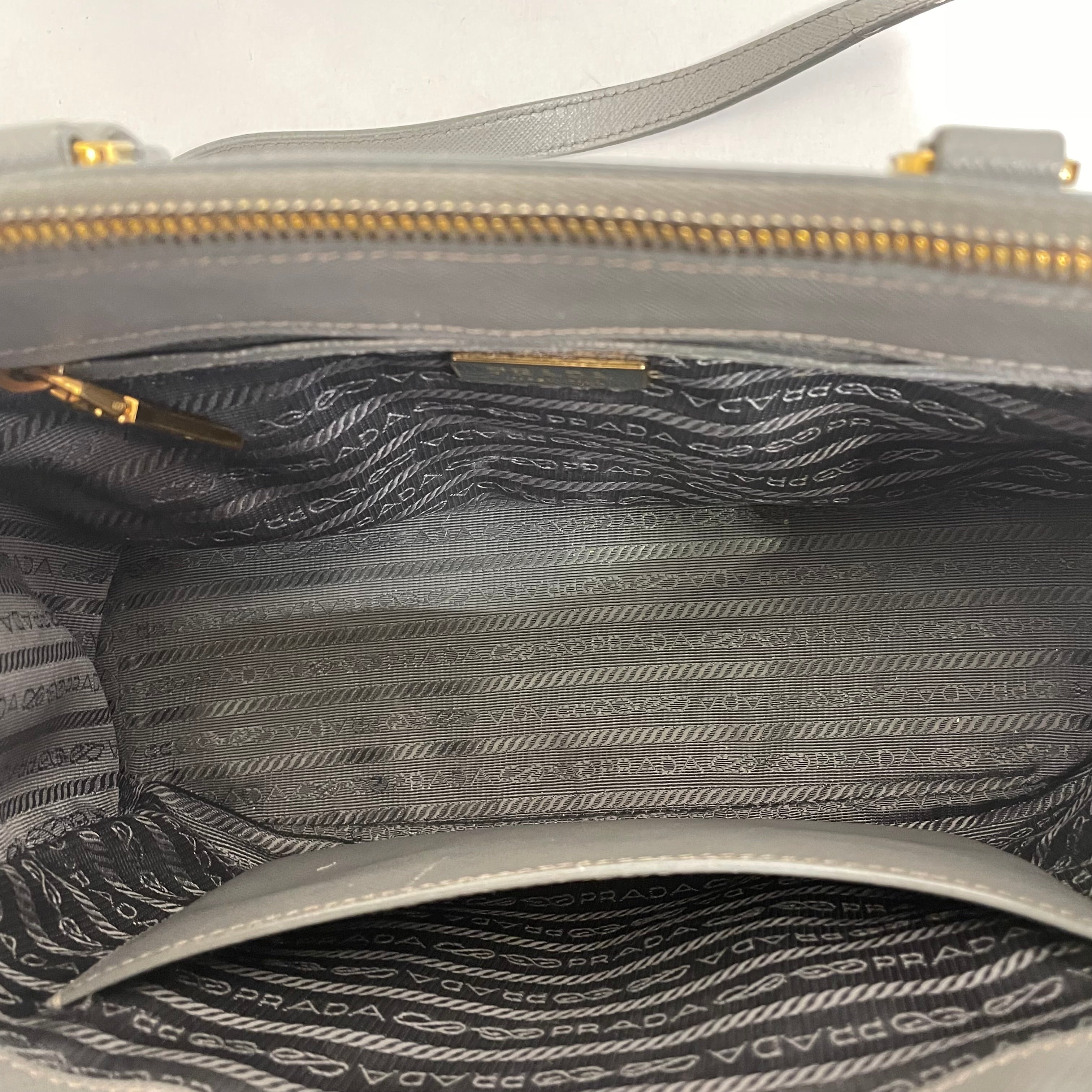 PRADA/Bag/Leather/GRY/Saffiano Galleria view 4