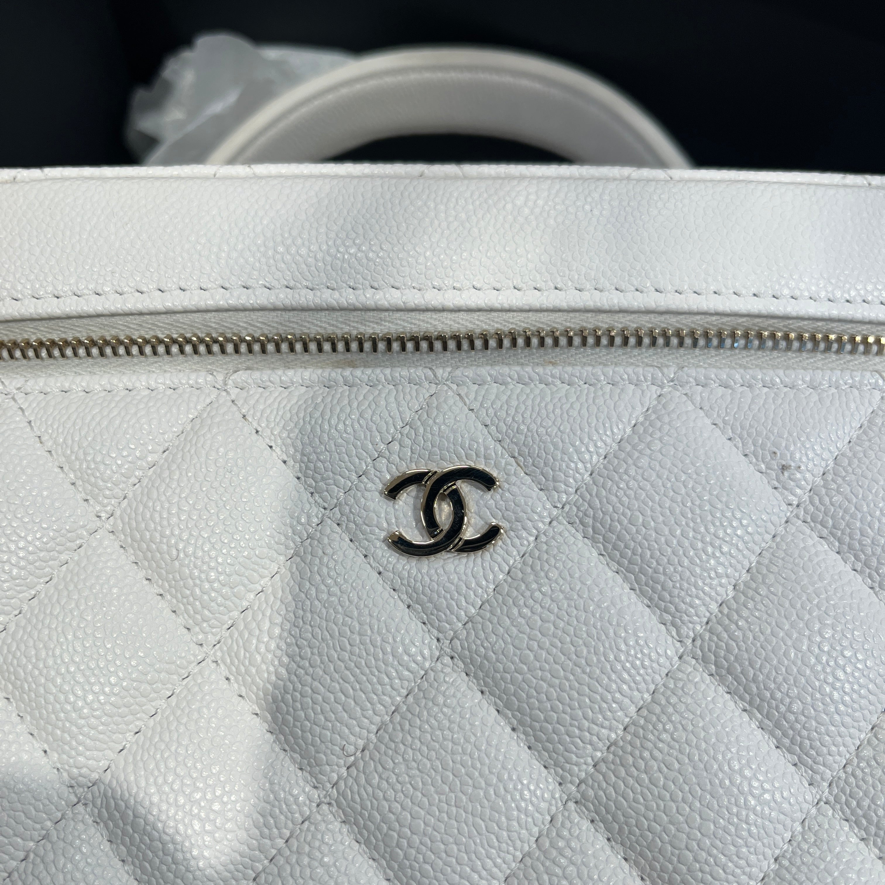 CHANEL/Hand Bag/M/Leather/WHT/CC DIAMOND QUILTED CAVIAR view 9