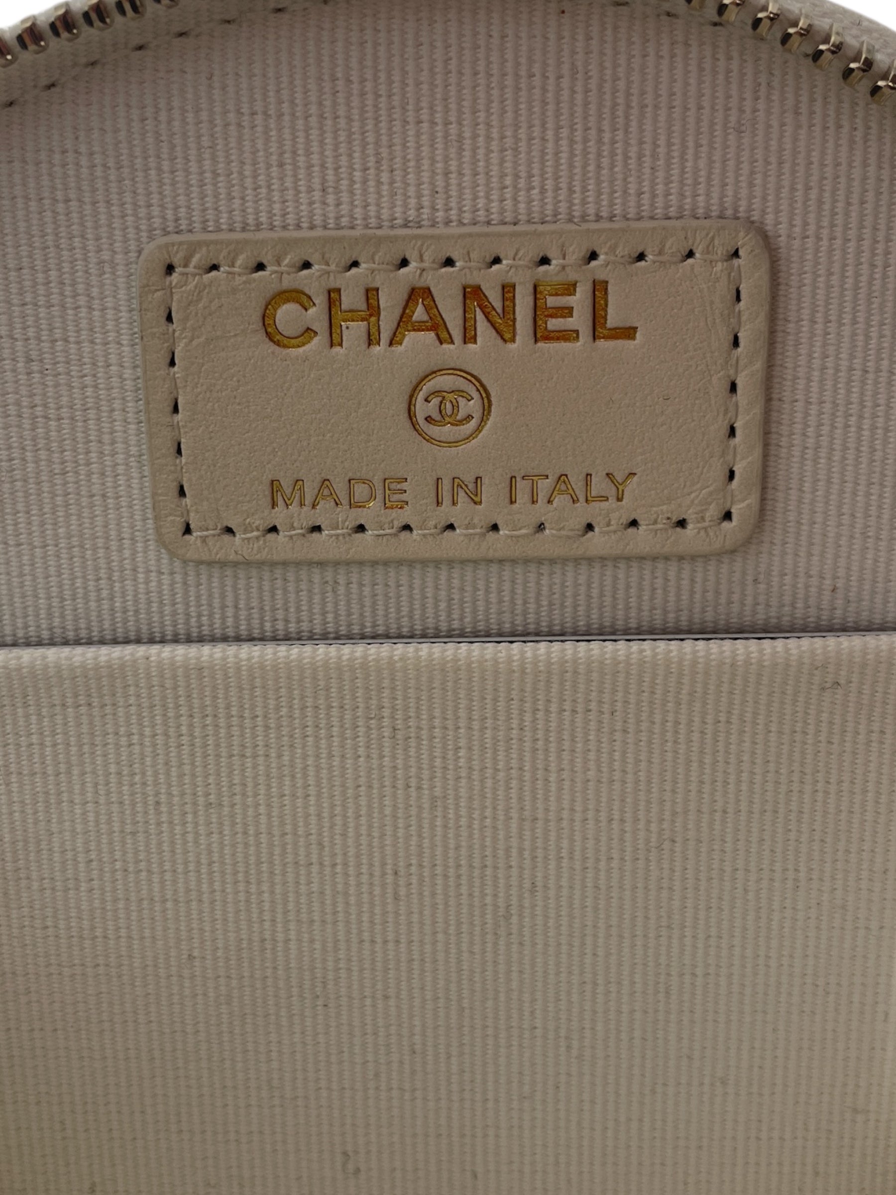 CHANEL/Cross Body Bag/Leather/WHT/2022 CRUISE COLLECTION view 5