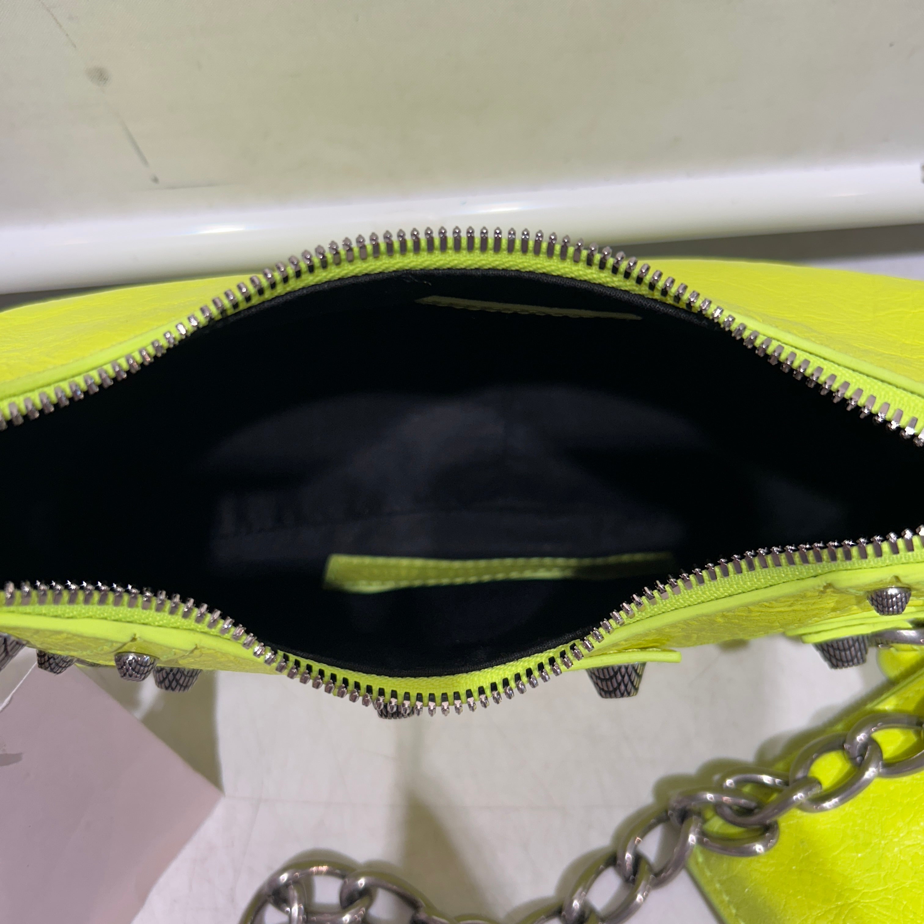 BALENCIAGA/Bag/OS/Leather/GRN/Le Cagole Neon Yellow view 5
