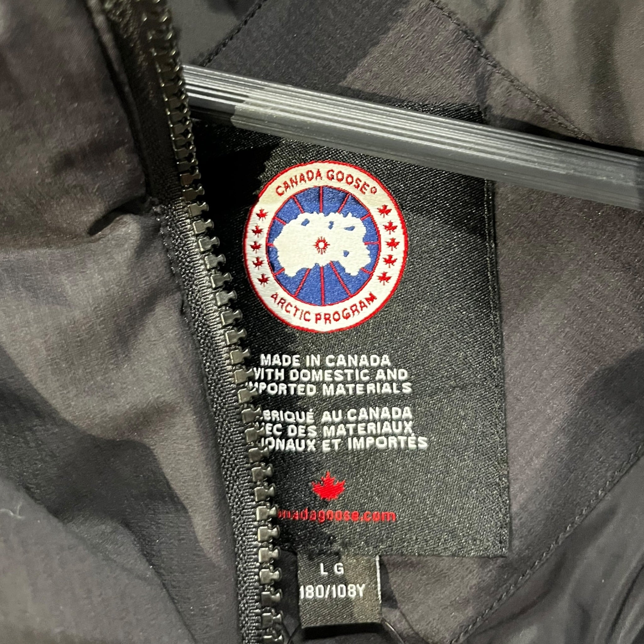 CANADA GOOSE/Puffer Vest/L/BLK/GREY 'X' STITCHING ON BACK view 3