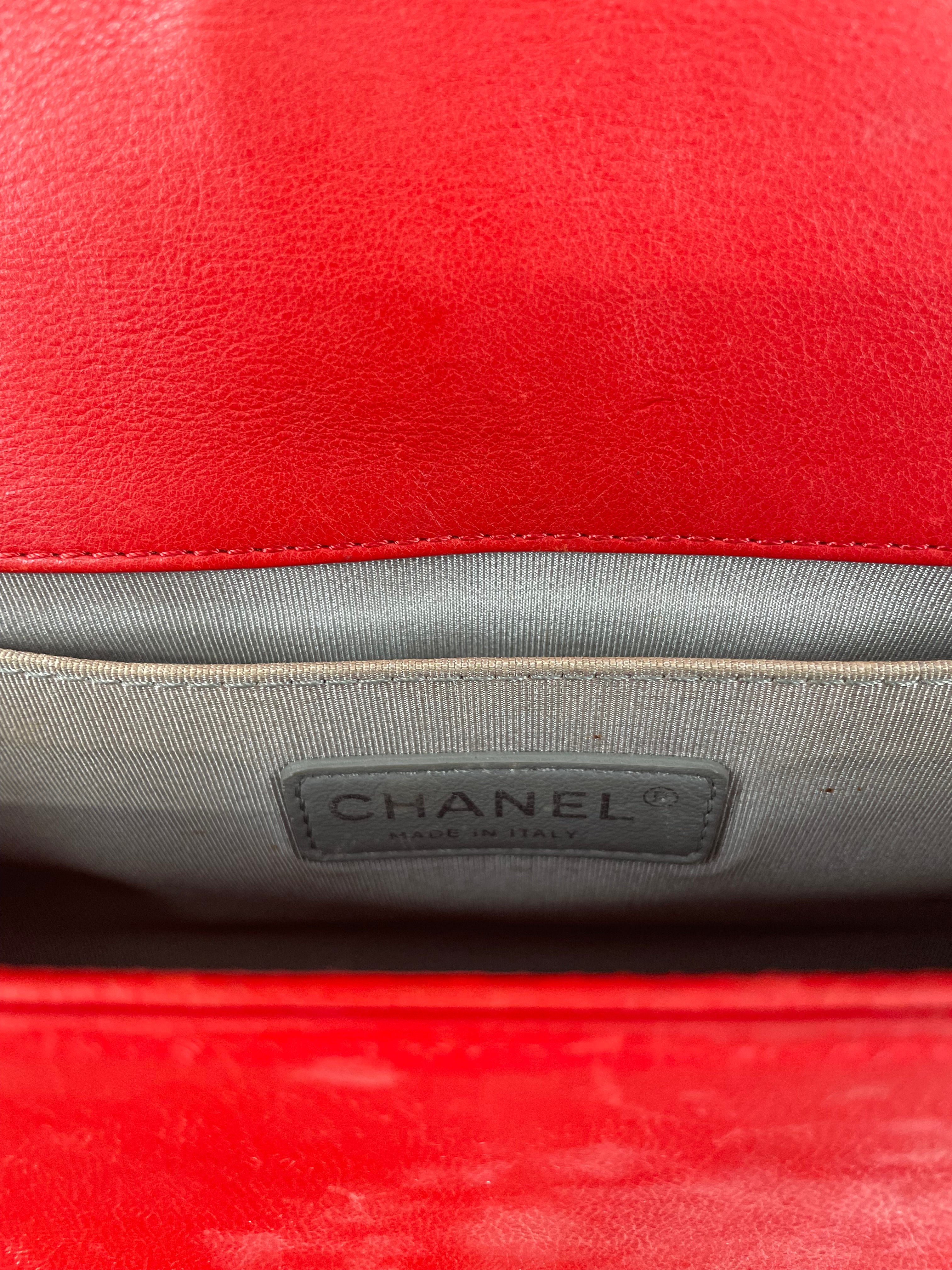 CHANEL/Cross Body Bag/Leather/RED/RED CROSSBODY BAG view 6