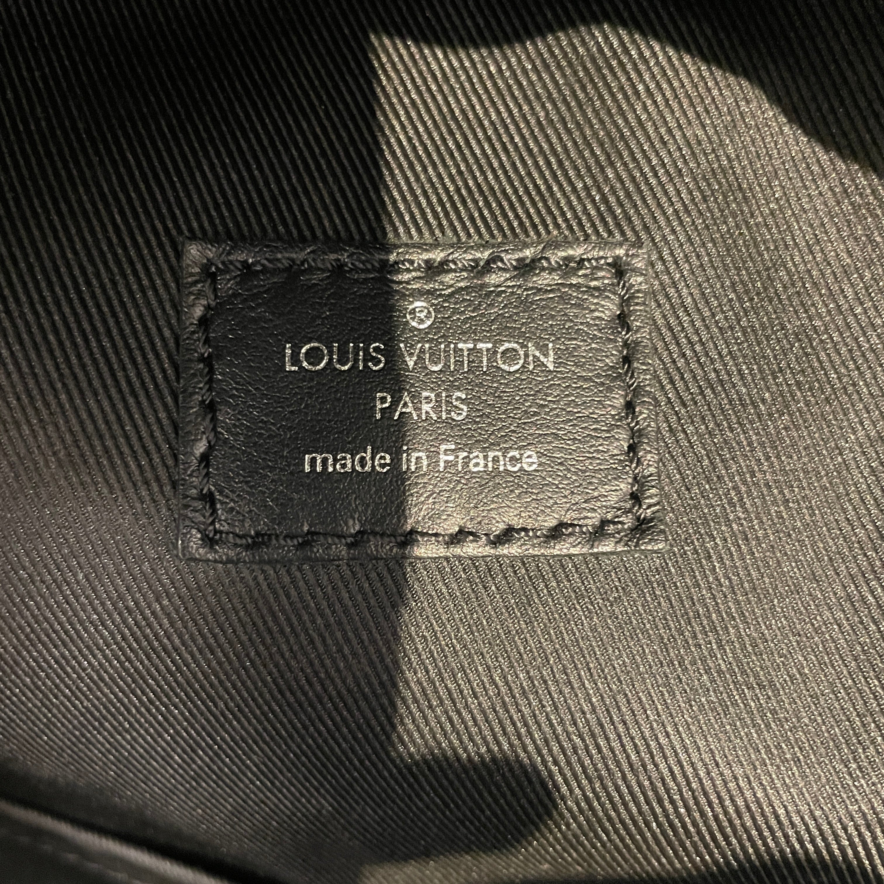 LOUIS VUITTON/Backpack/Monogram/Leather/BLK/B79RWYD view 3