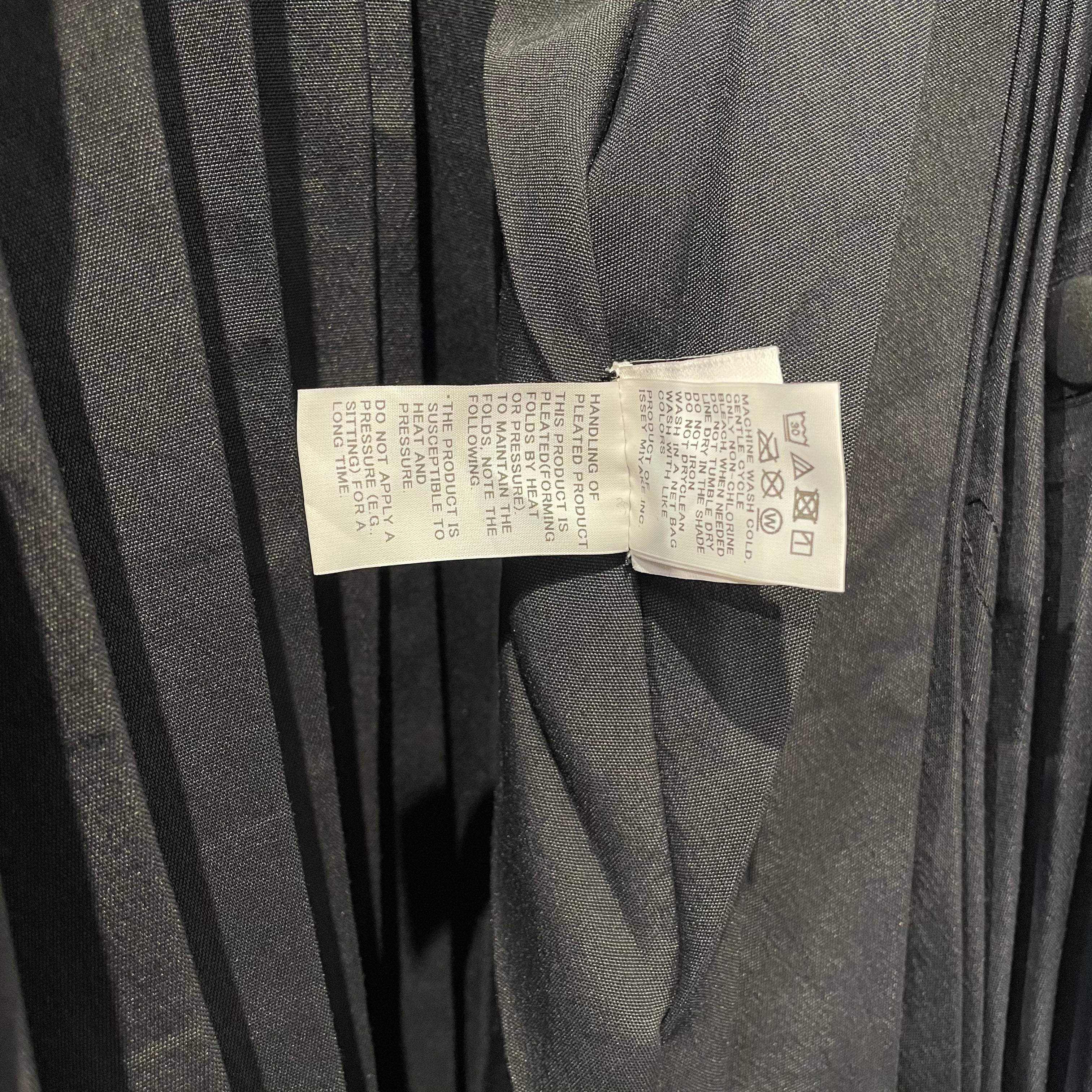 HOMME PLISSE ISSEY MIYAKE/Trench Coat/1/Polyester/BLK/PLEATED & HIGH COLLAR COAT view 5