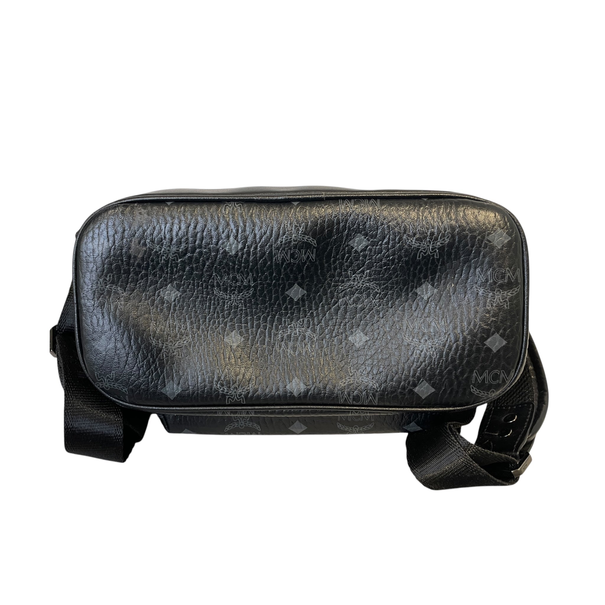 MCM/Backpack/Monogram/Leather/BLK/mcm small side studs view 3