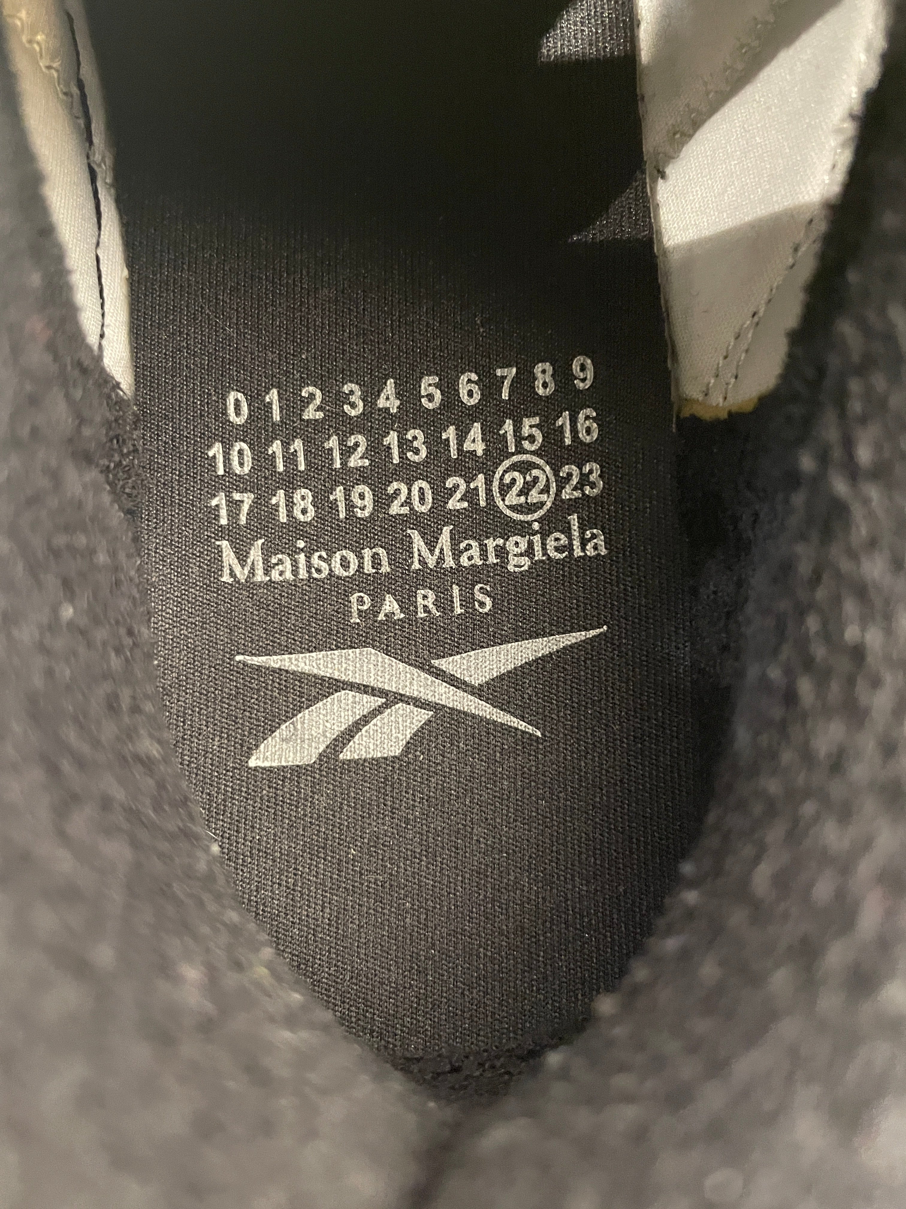 Maison Margiela/Low-Sneakers/US 9.5/Leather/BLK/reebok collab view 4