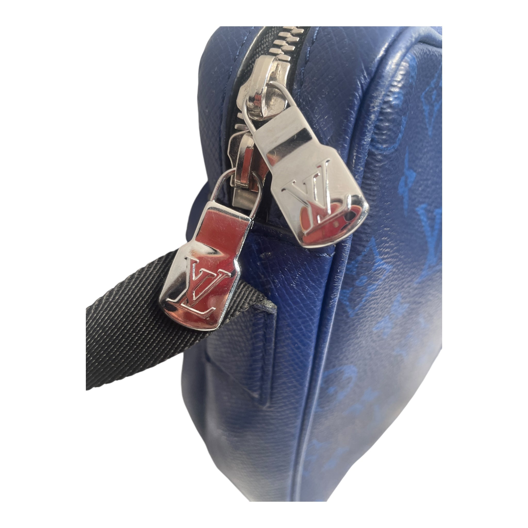 LOUIS VUITTON/Cross Body Bag/Leather/BLU/Taiga Blue view 3