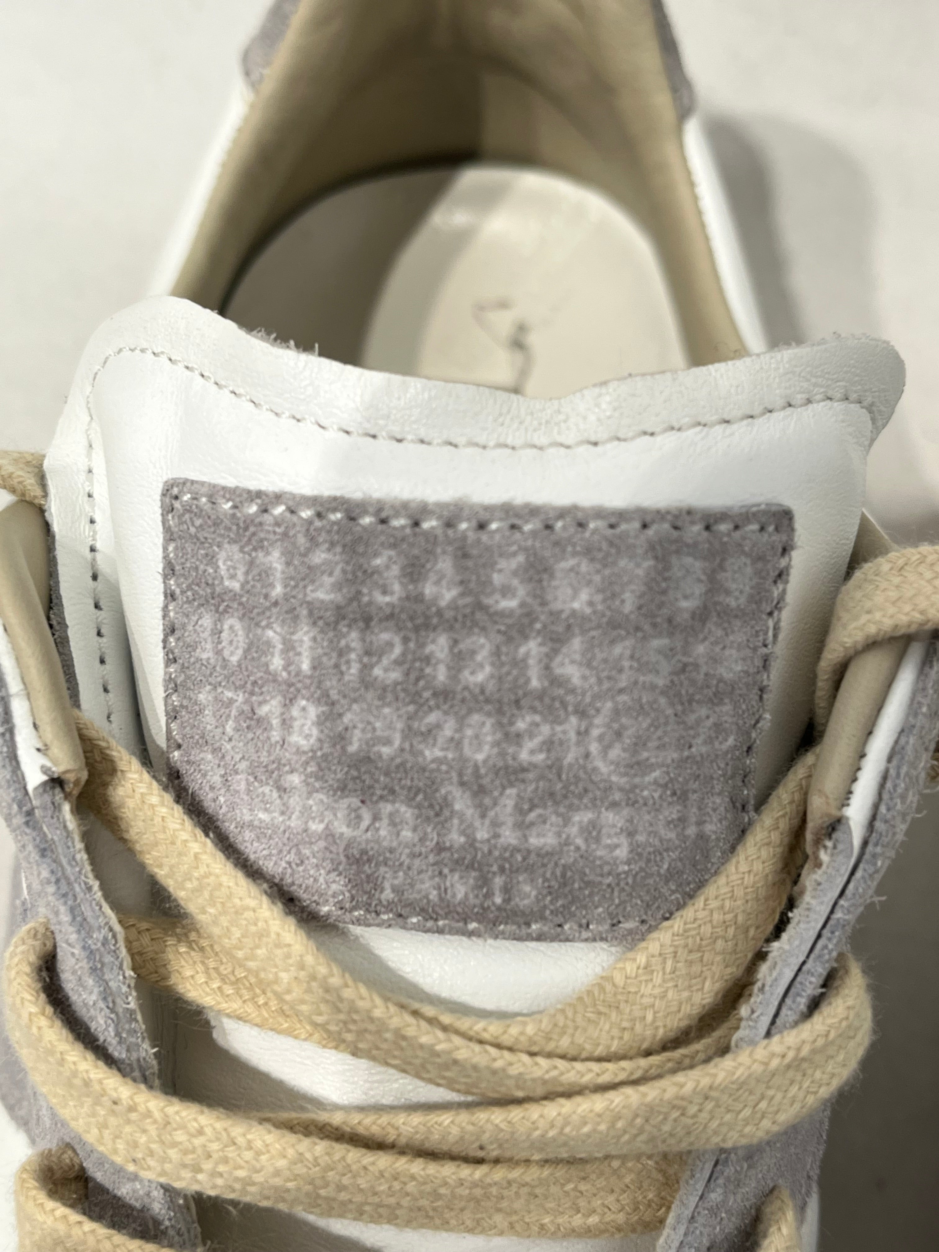 Maison Margiela/Low-Sneakers/EU 44/Suede/WHT/wht replica view 5