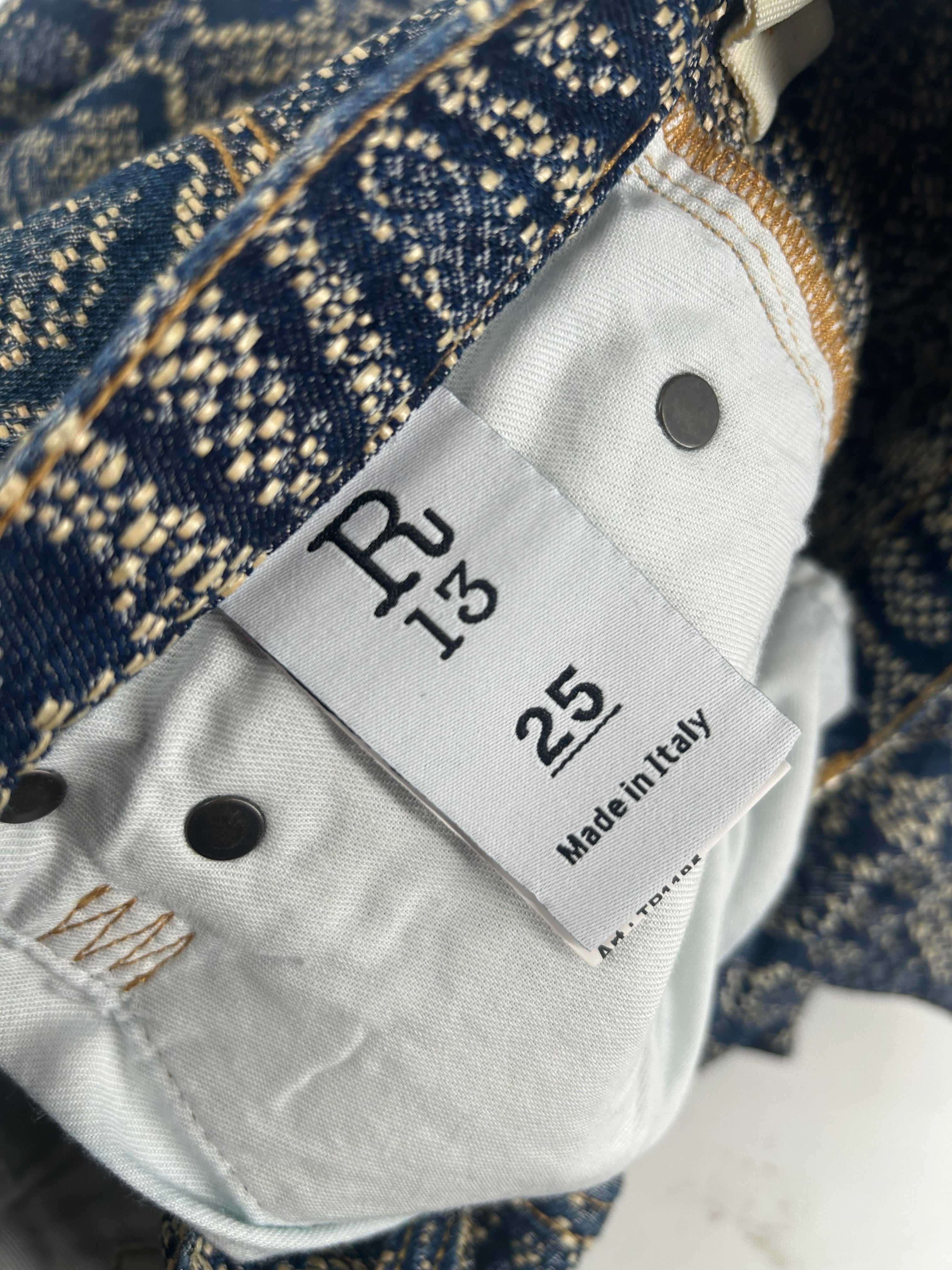 R13/Bottoms/25/All Over Print/Cotton/BLU/janine barrel jean view 3