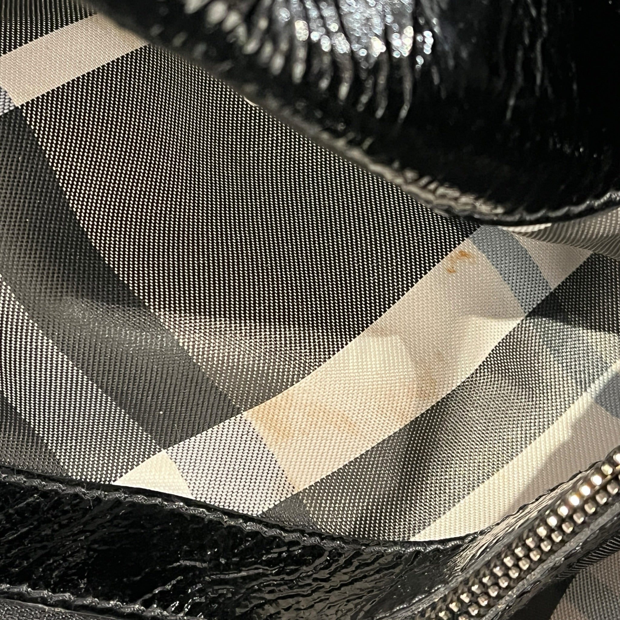 BURBERRY LONDON/Tote Bag/Leather/BLK/PATENT LEATHER TOTE view 15