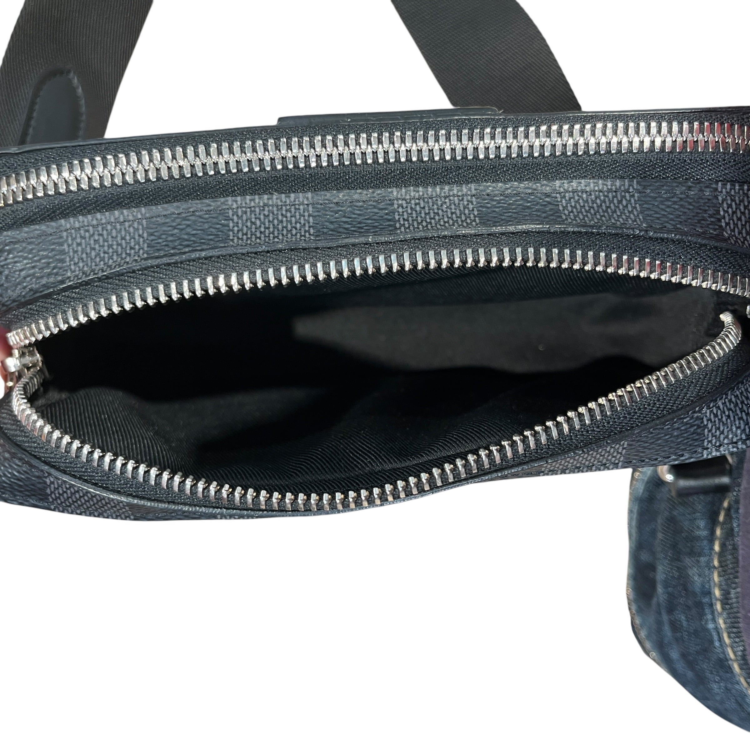 LOUIS VUITTON/Cross Body Bag/Leather/BLK/wearable walet shoulder bag view 6