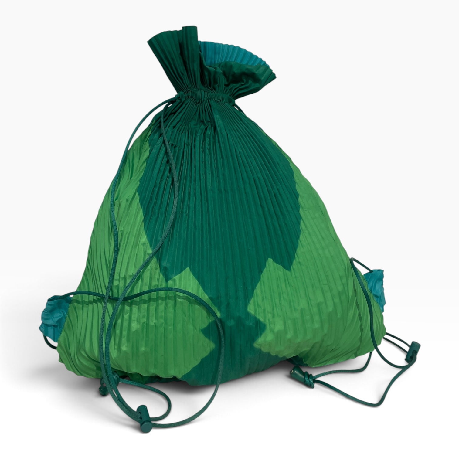 me ISSEY MIYAKE/Backpack/GRN/pleats drawstring bag green view 1