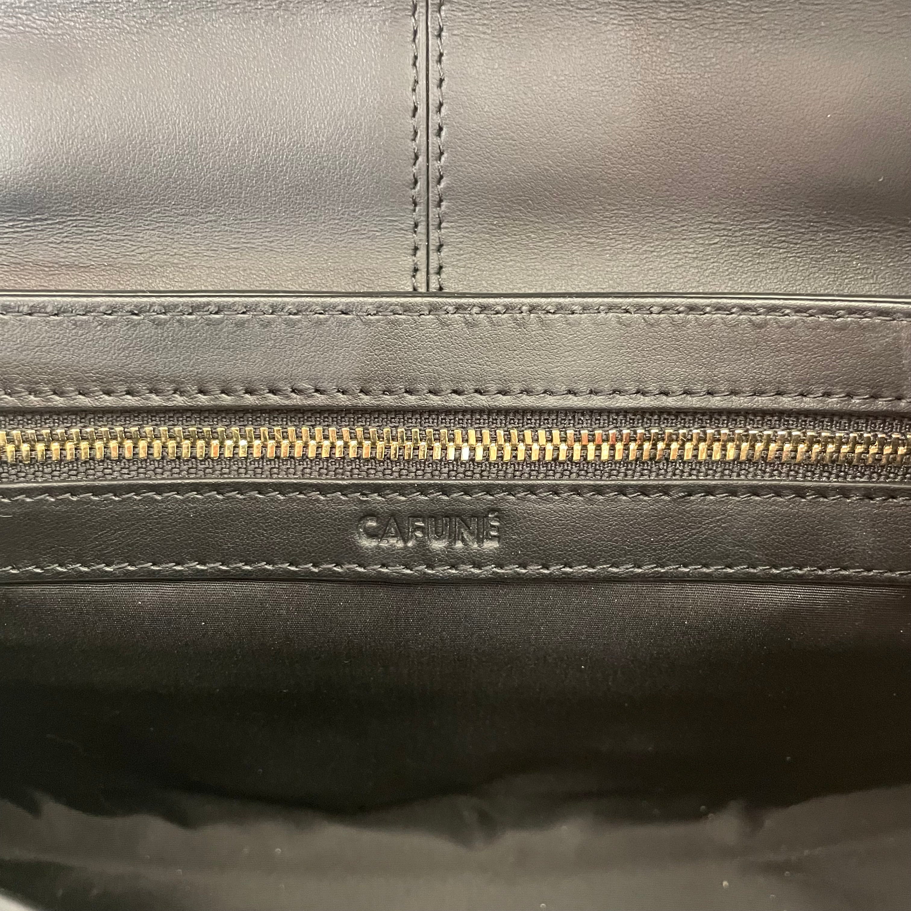 CAFUNE/Cross Body Bag/Leather/BLK/stance bag view 3