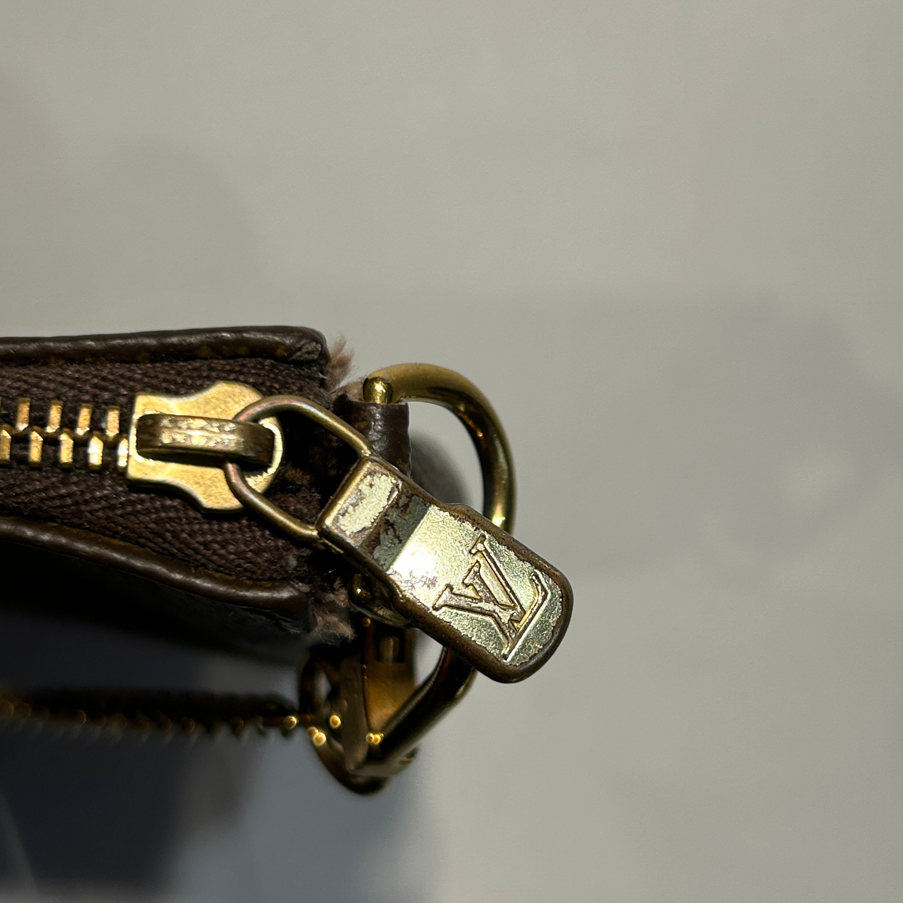 LOUIS VUITTON/Bag/Monogram/Leather/BRW/Zip Pouch Wristlet view 13