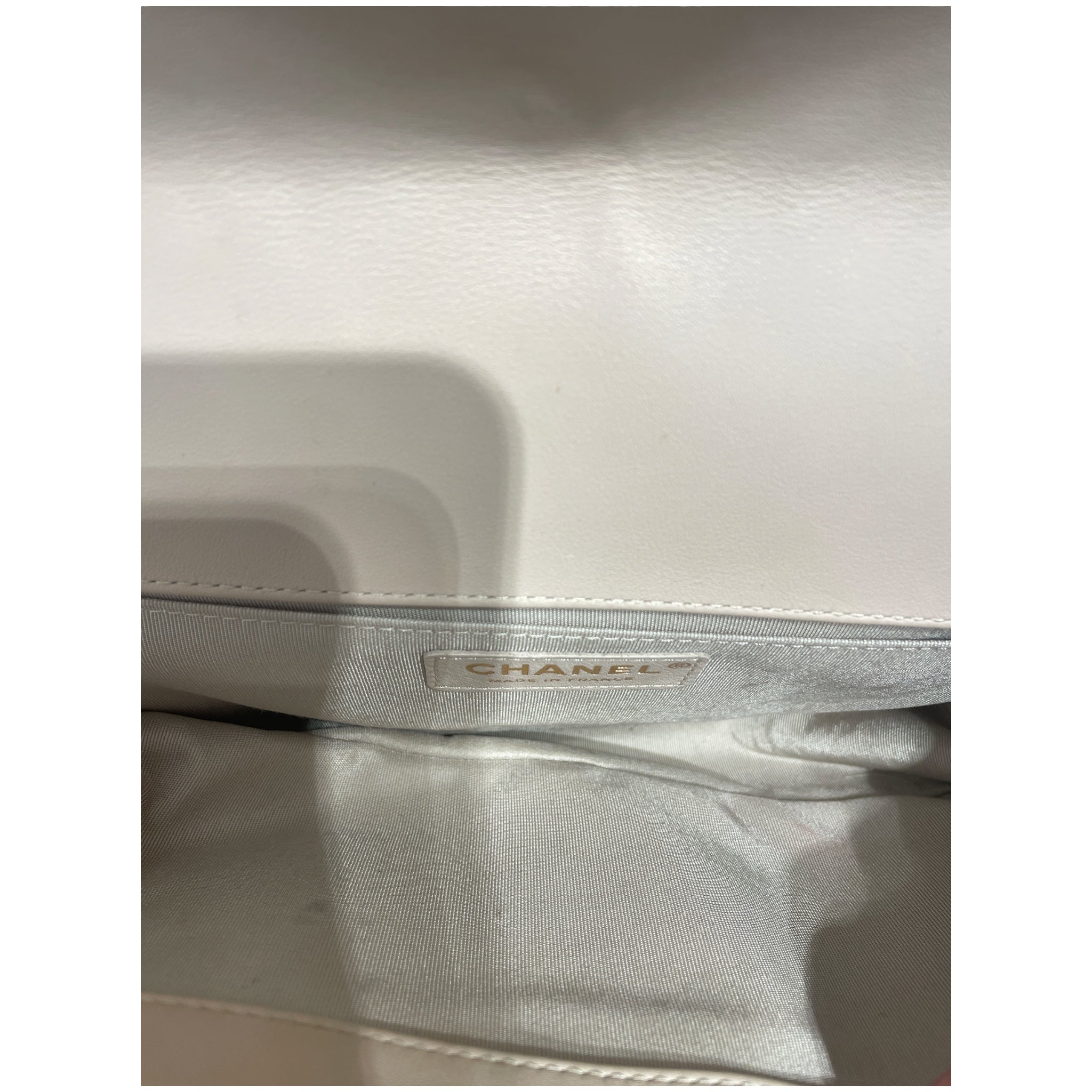 CHANEL/Cross Body Bag/Leather/CRM/Medium Boy Bag view 3