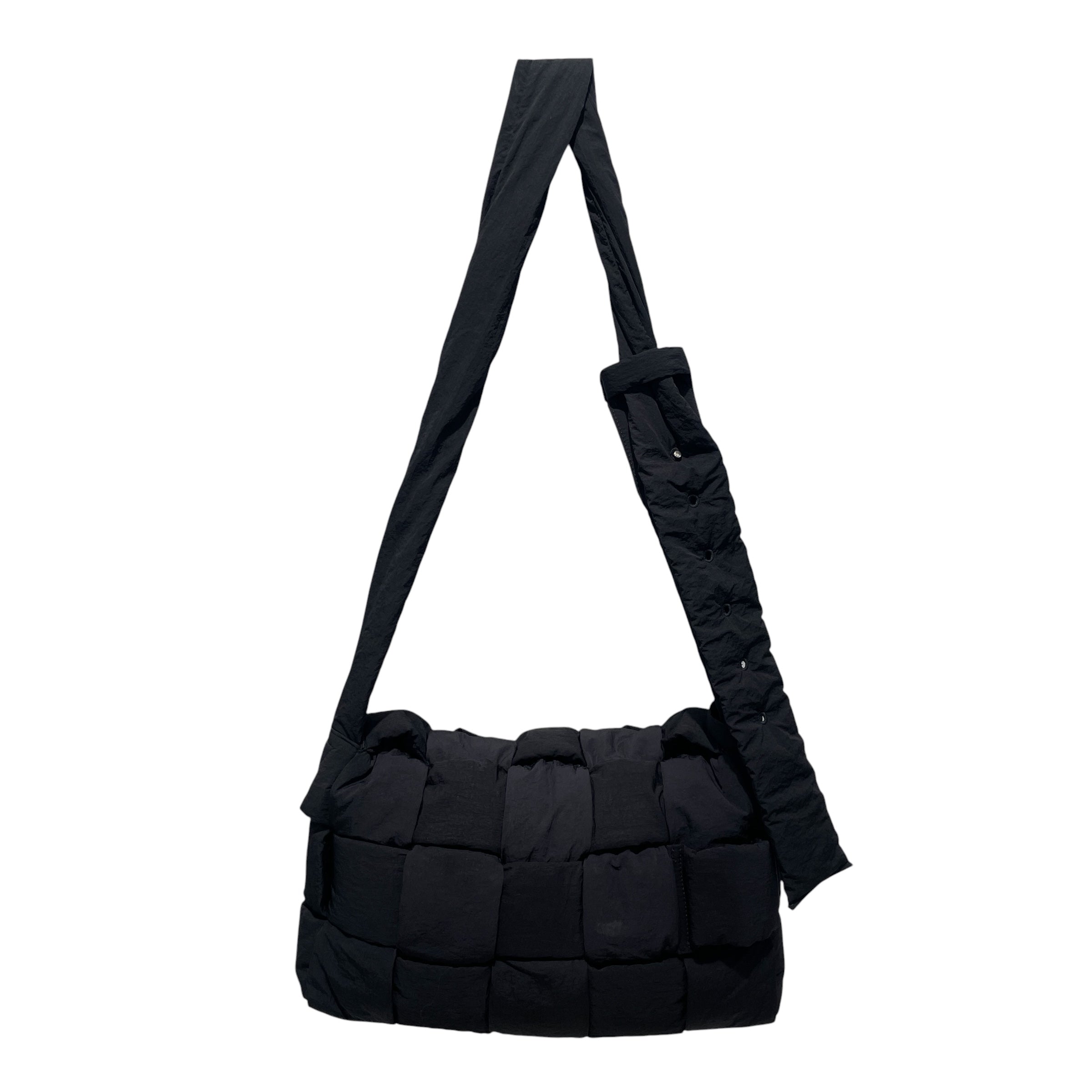 BOTTEGA VENETA/Cross Body Bag/Nylon/BLK/messenger view 2