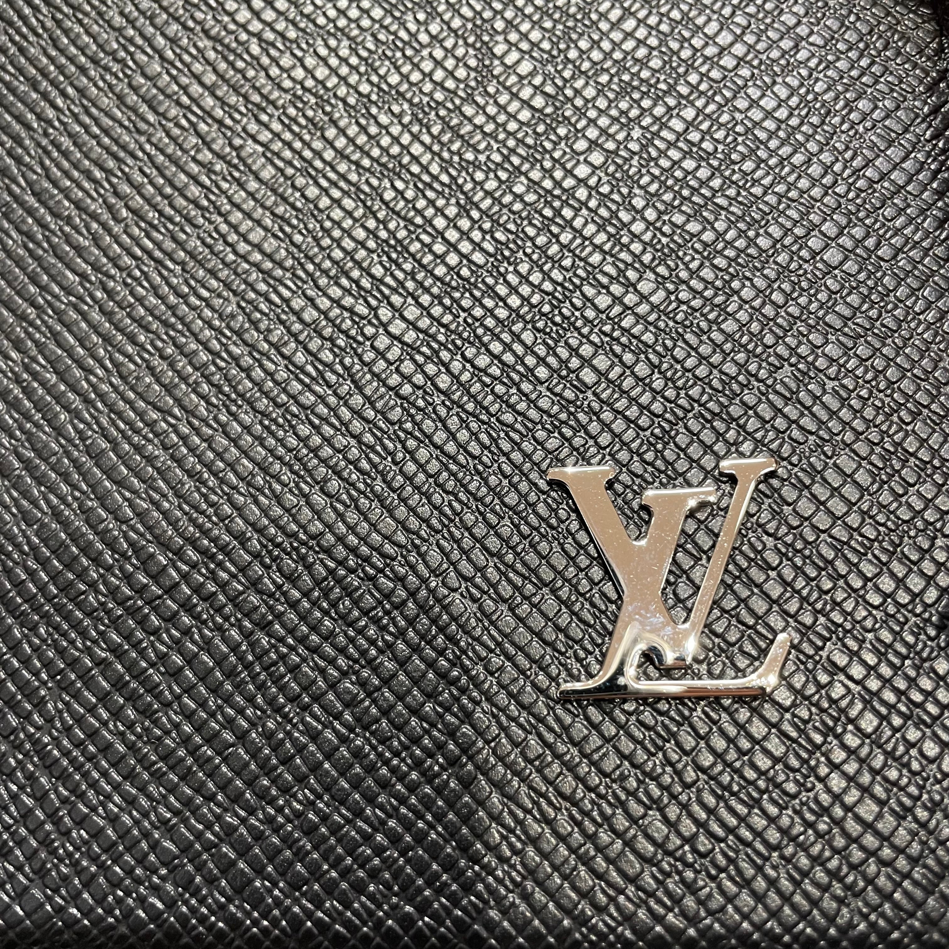 LOUIS VUITTON/Pouch/Leather/BLK/TAIGA POCHETTE view 6