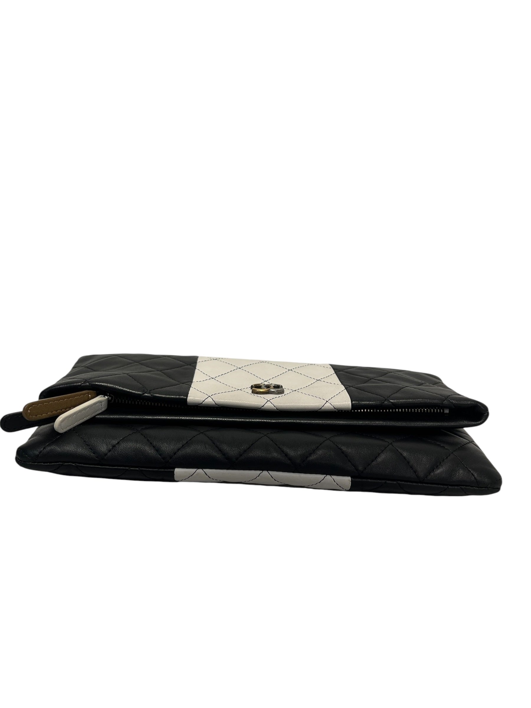 CHANEL/Clutch Bag/All Over Print/Leather/BLK/TWO TONE QUILTED FOLD OVER view 6