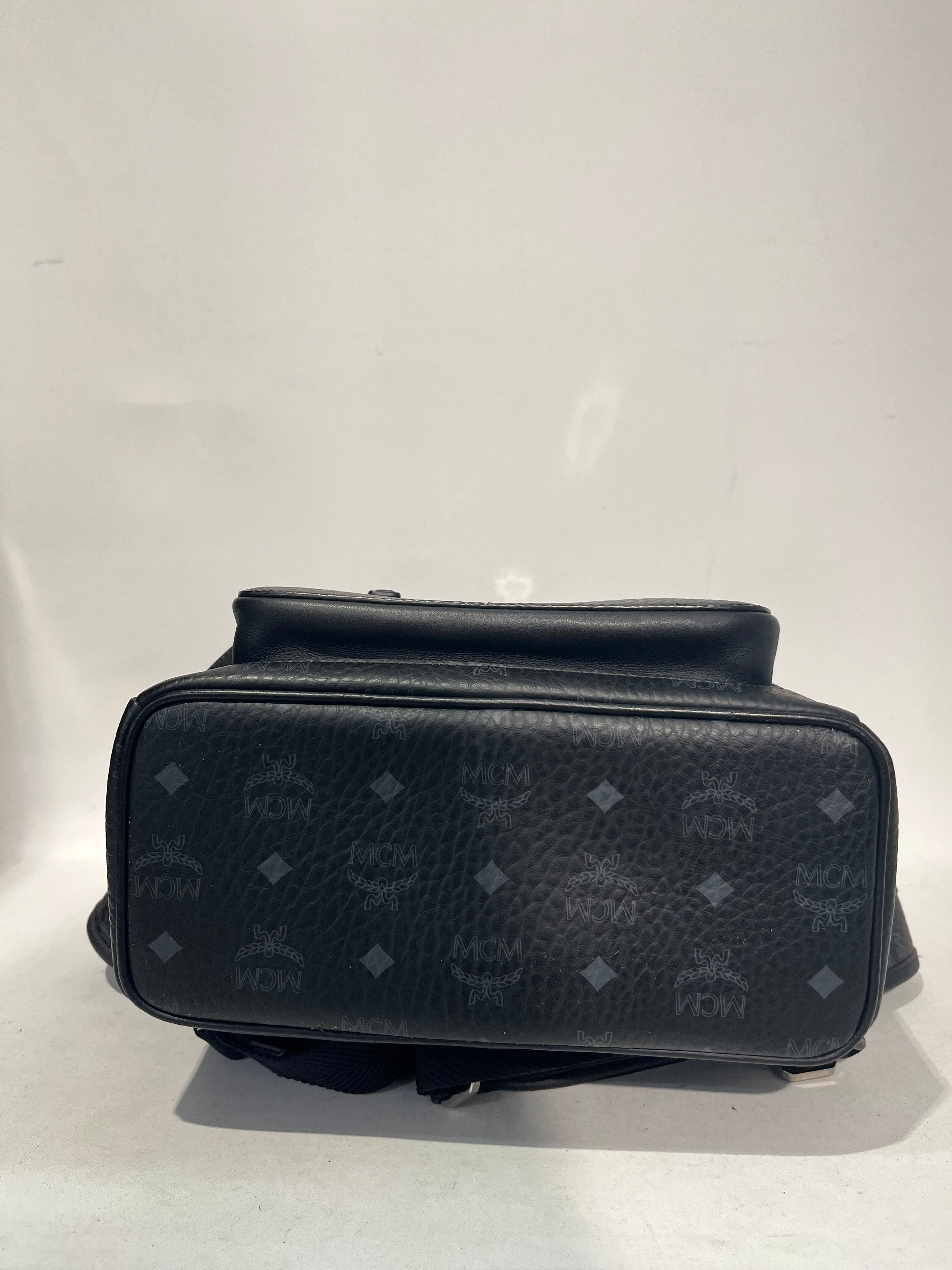 MCM/Backpack/Monogram/Leather/BLK/4775D view 3