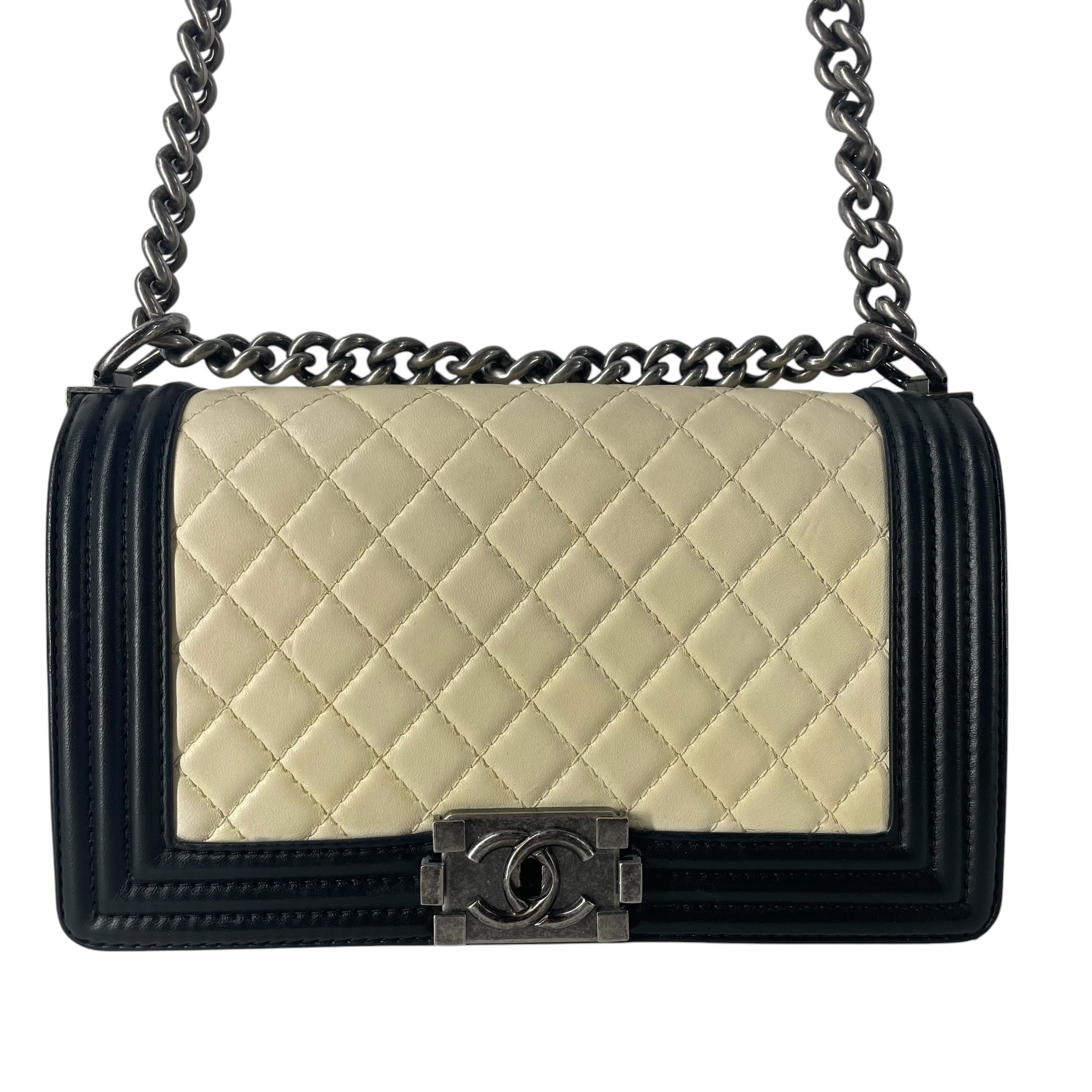 CHANEL/Cross Body Bag/Leather/CRM/3039365 BLACK BORDER QUILTED view 1