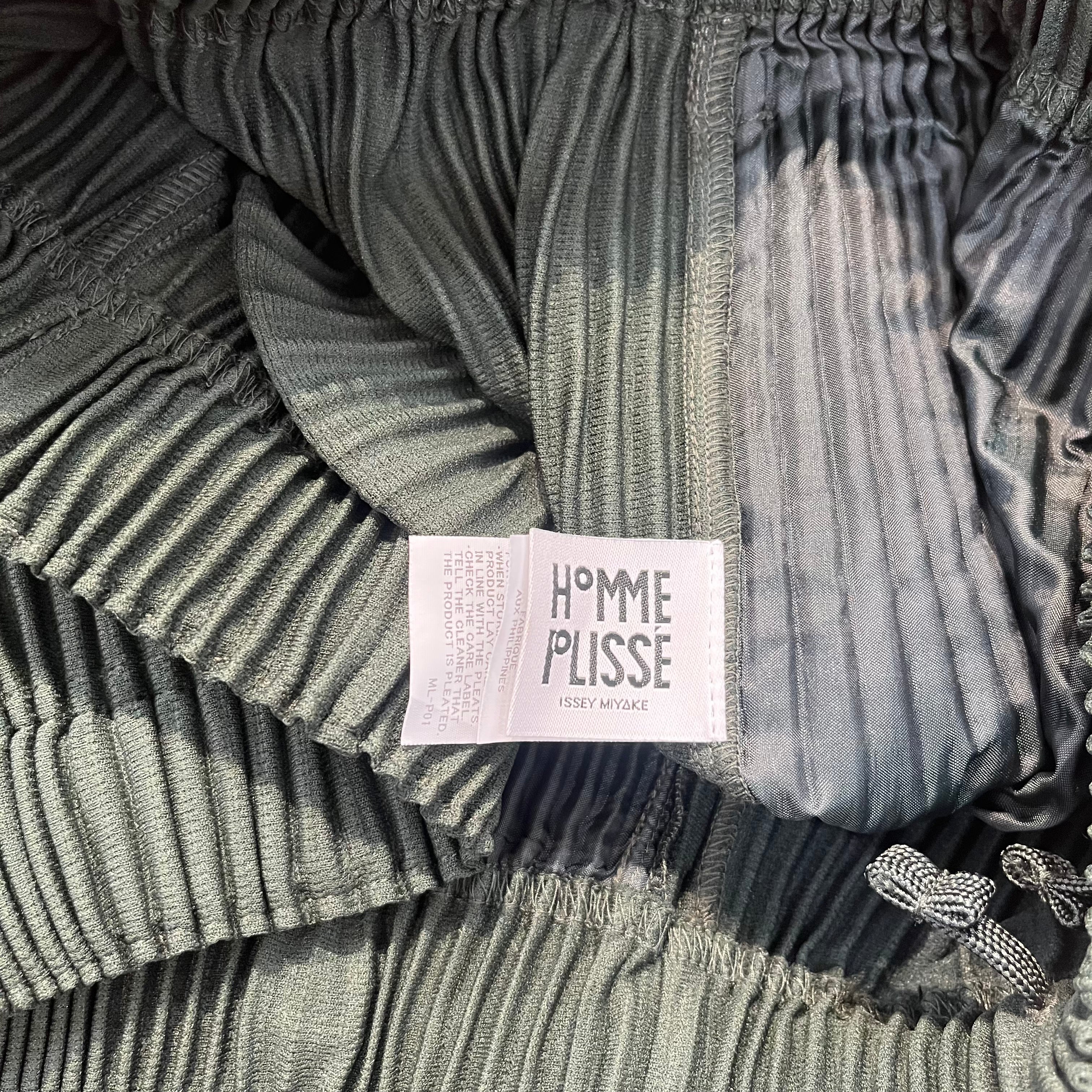 HOMME PLISSE ISSEY MIYAKE/Shorts/3/Polyester/GRN/PLEATED SHORT view 3