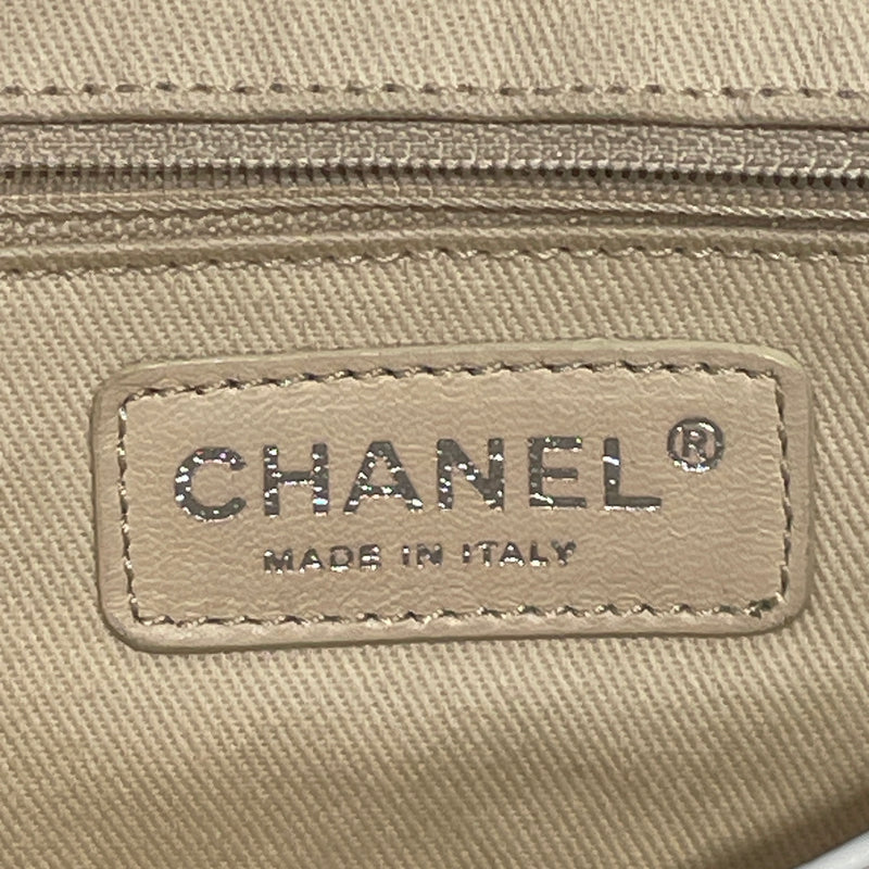 CHANEL/Cross Body Bag/Leather/WHT/CLASSIC FLAP